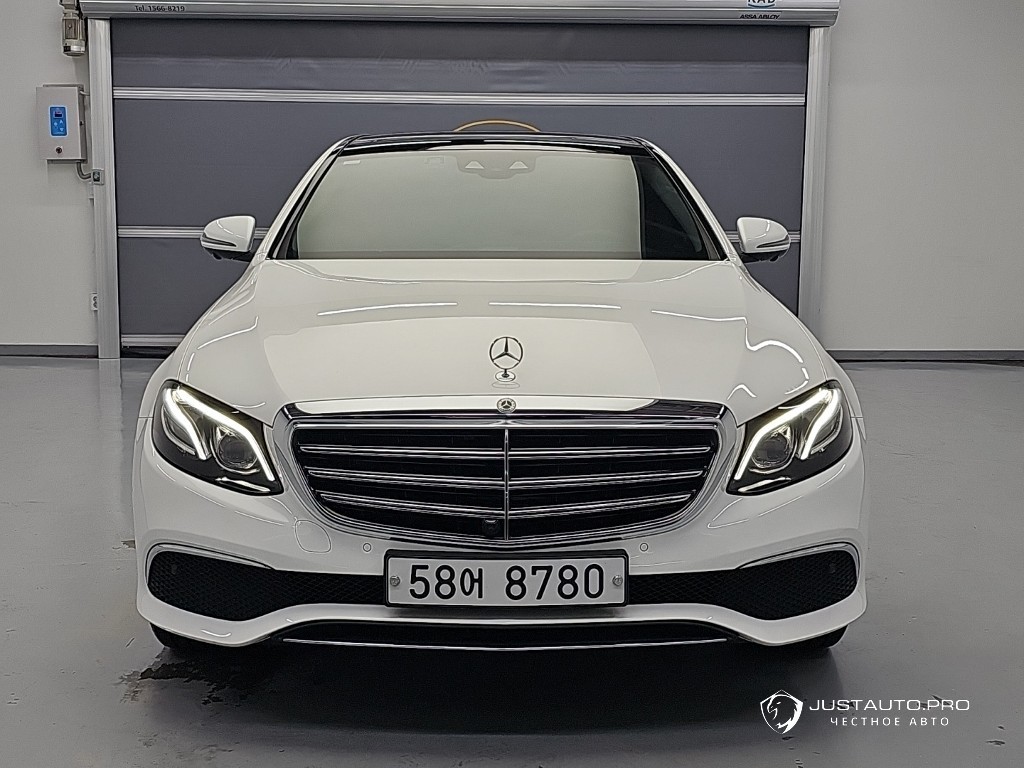 Автомобиль Mercedes-Benz E-Class