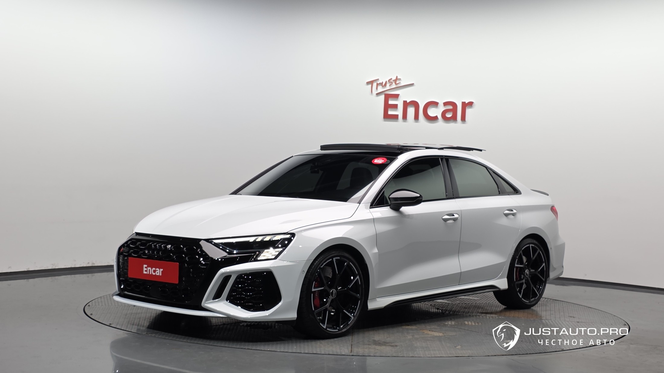 Автомобиль Audi RS3