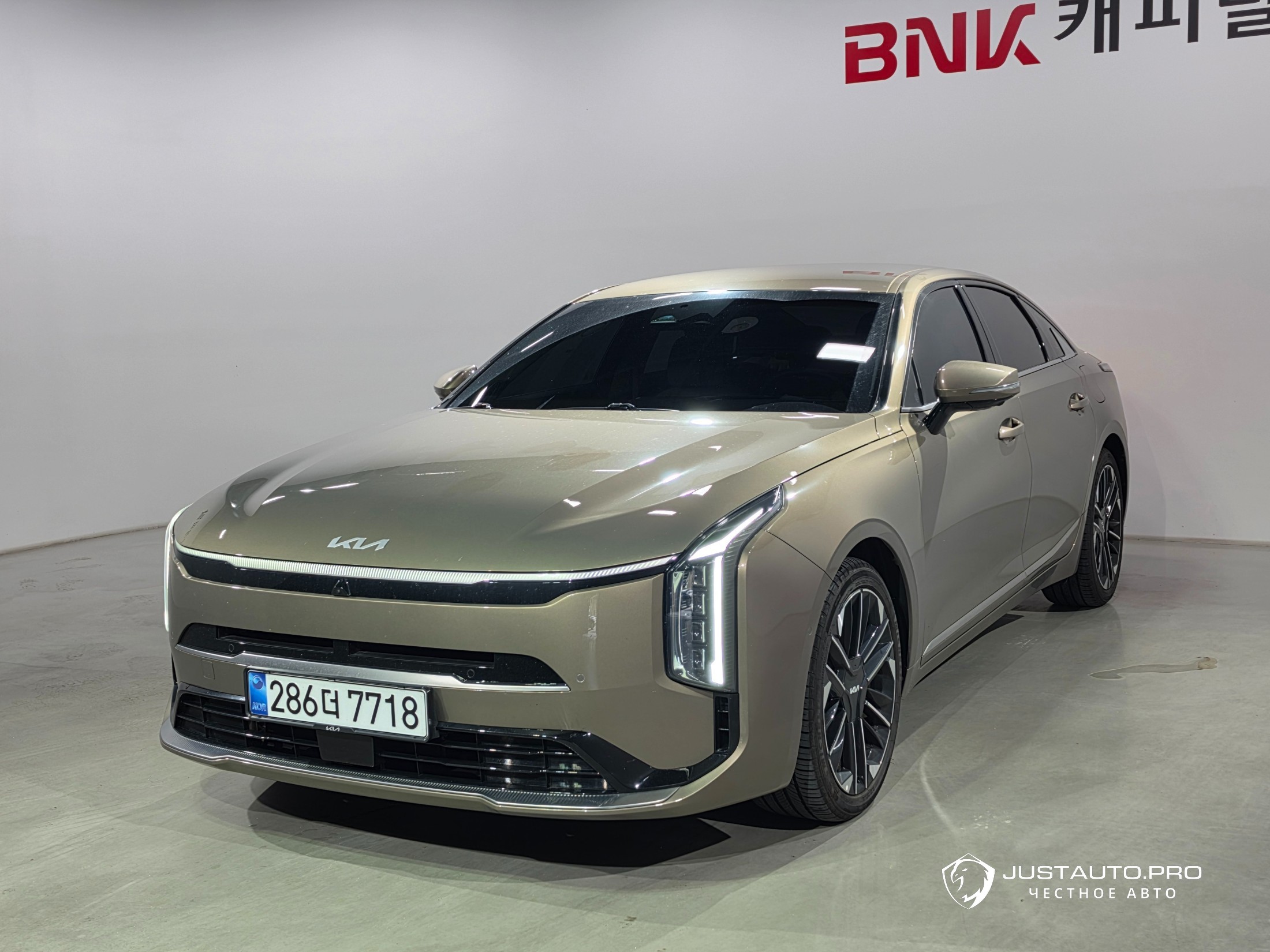 Автомобиль Kia K8