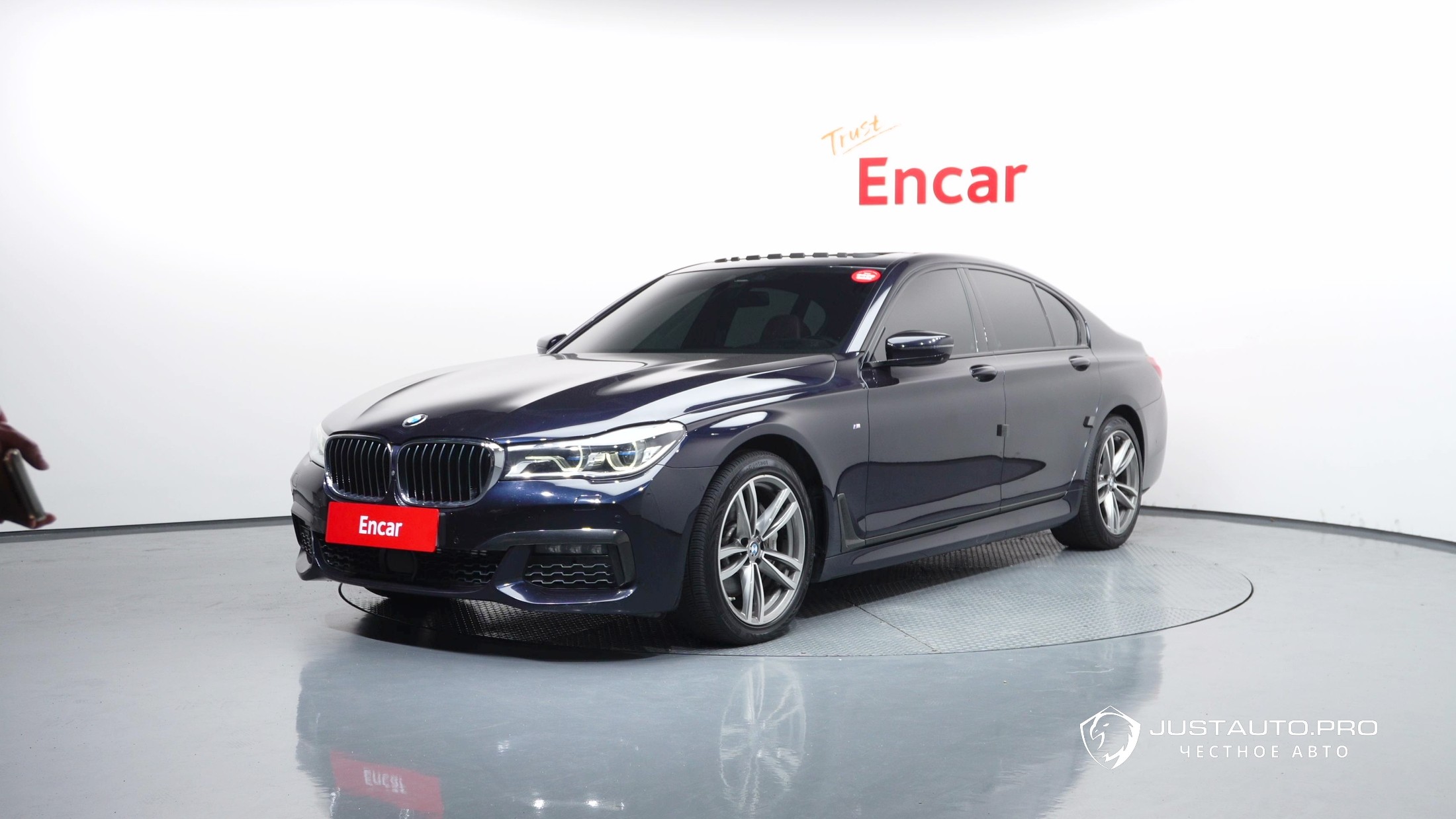 Автомобиль BMW 7-Series
