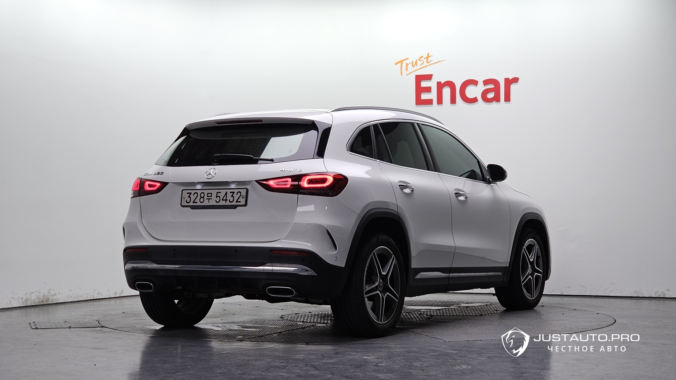 Автомобиль Mercedes-Benz GLA-Class