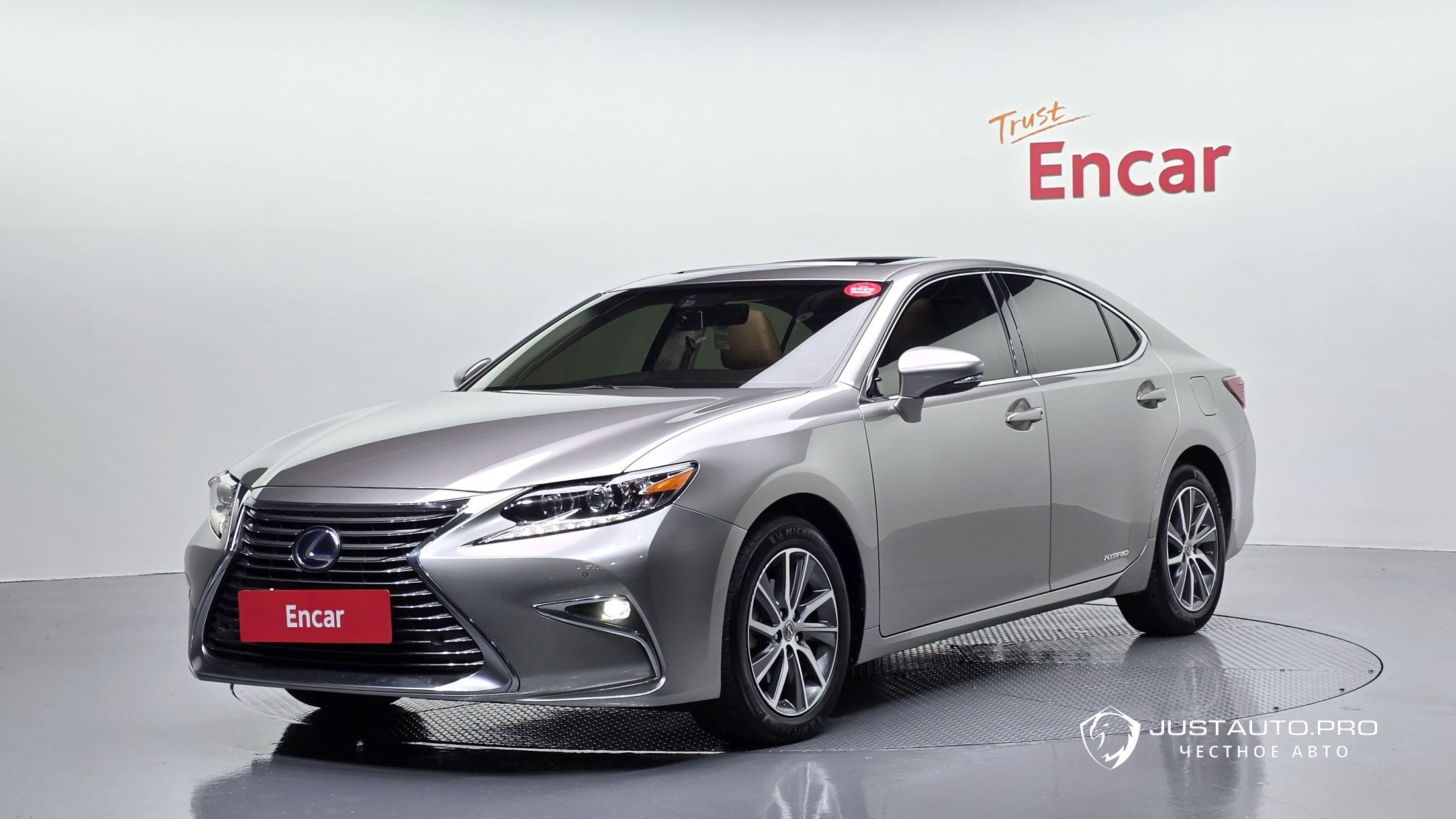 Автомобиль Lexus ES