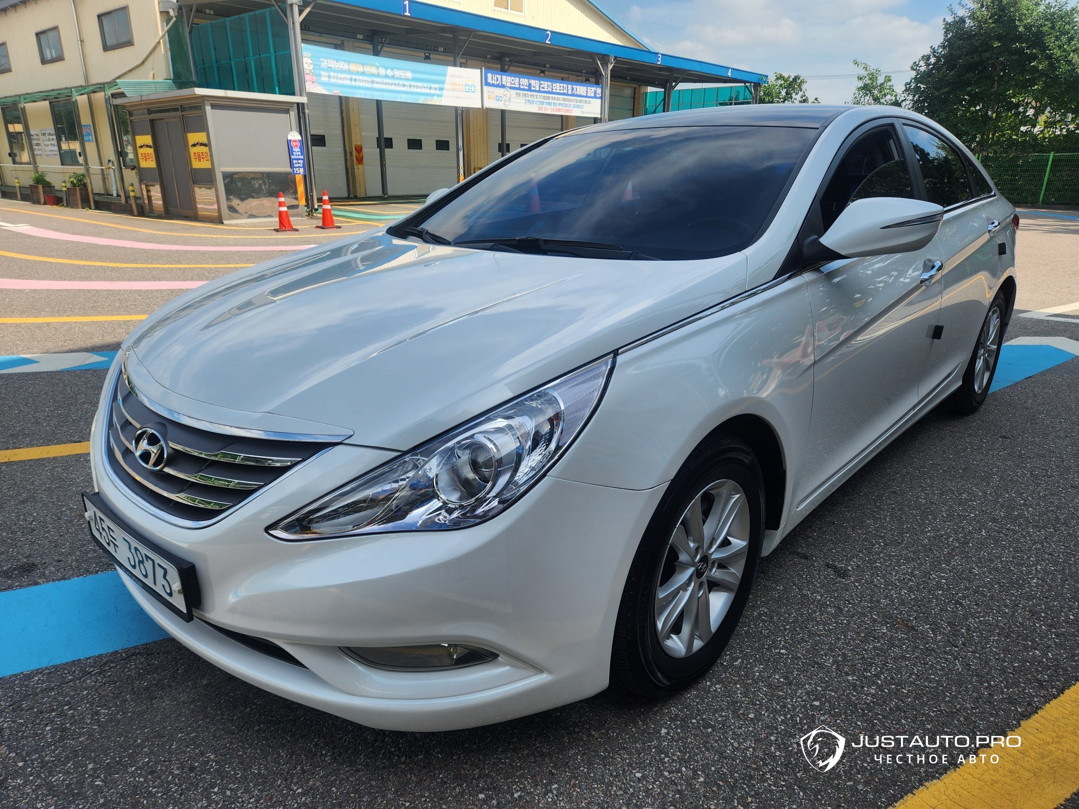 Автомобиль Hyundai Sonata