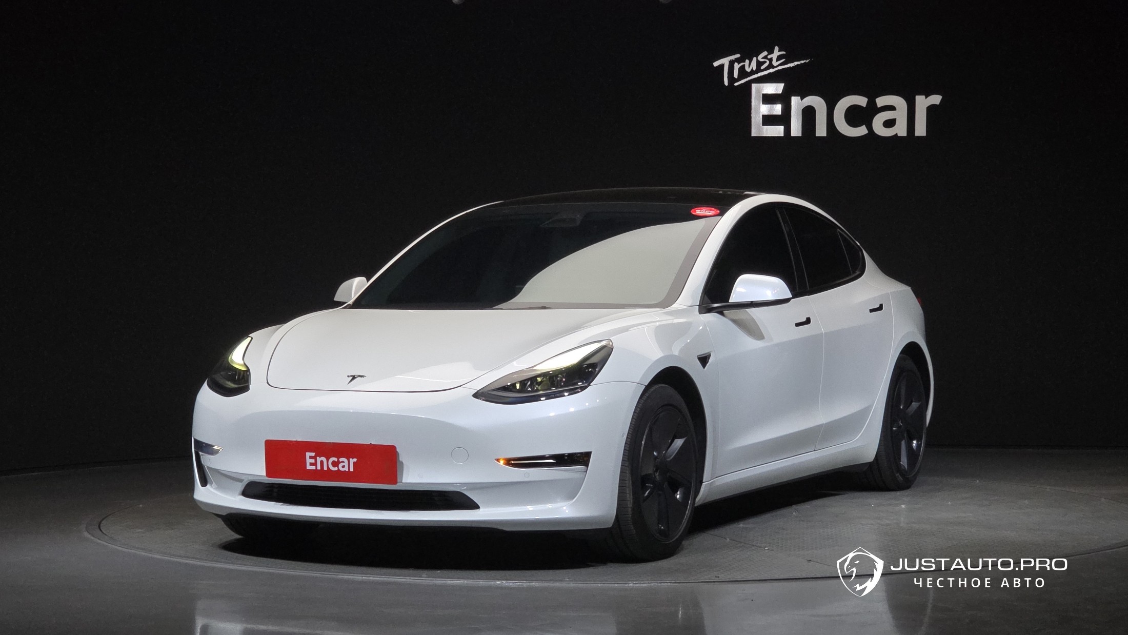 Автомобиль Tesla Model 3