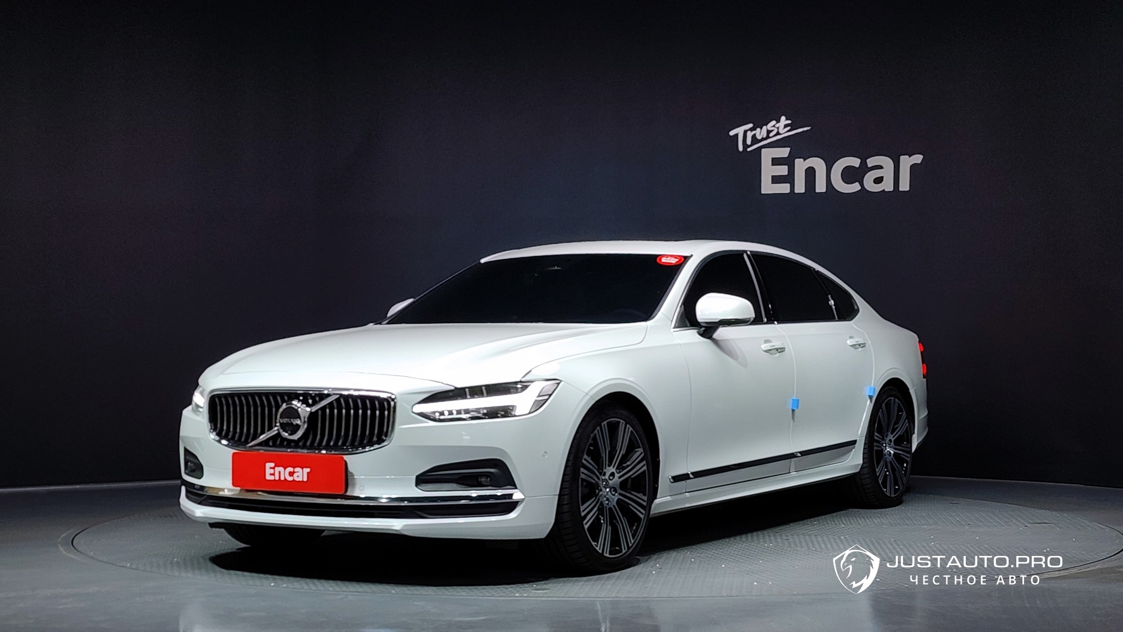 Автомобиль Volvo S90