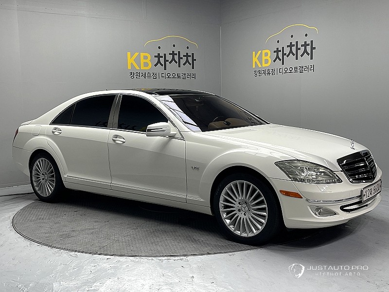 Автомобиль Mercedes-Benz S-Class