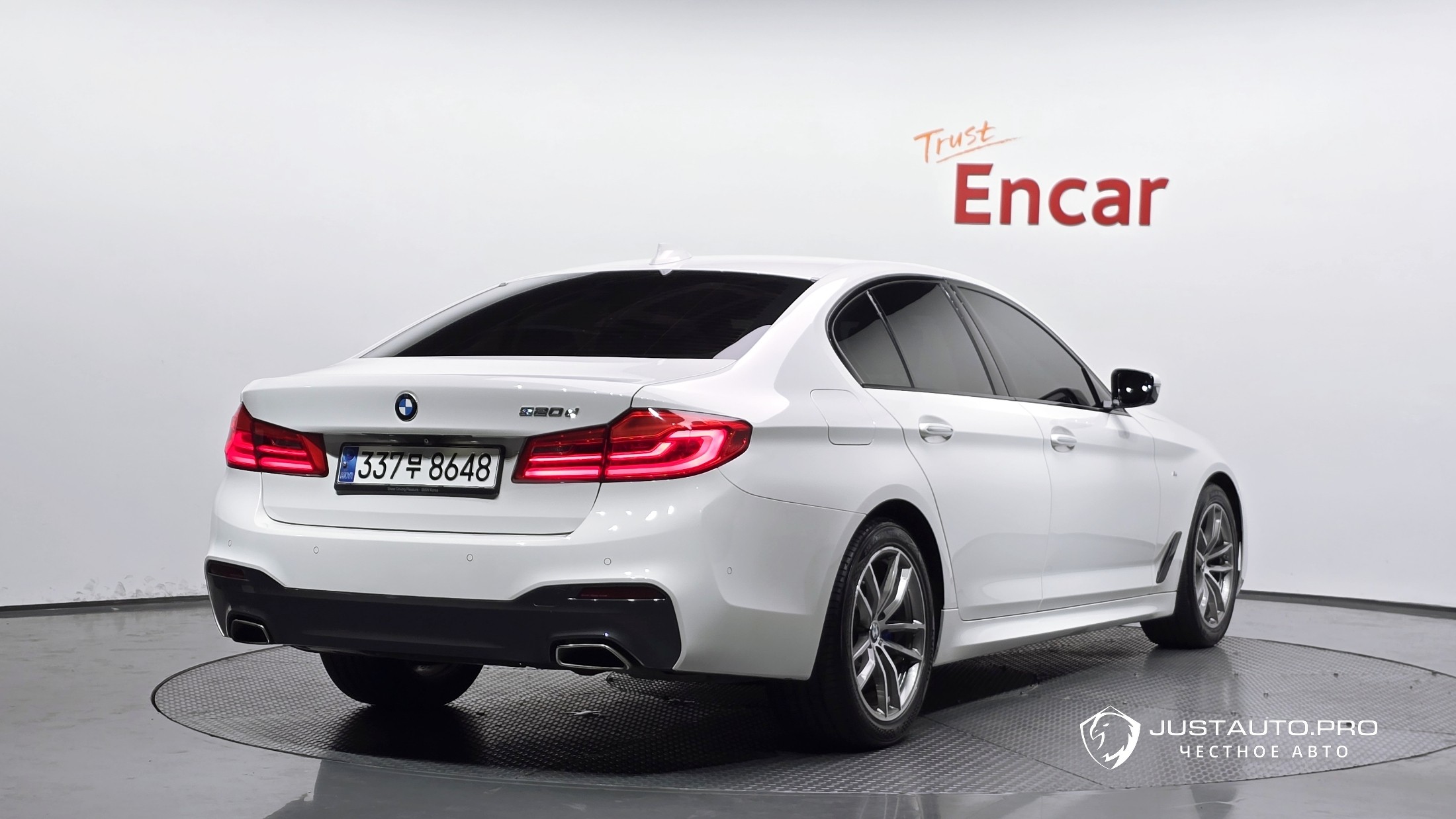 Автомобиль BMW 5-Series