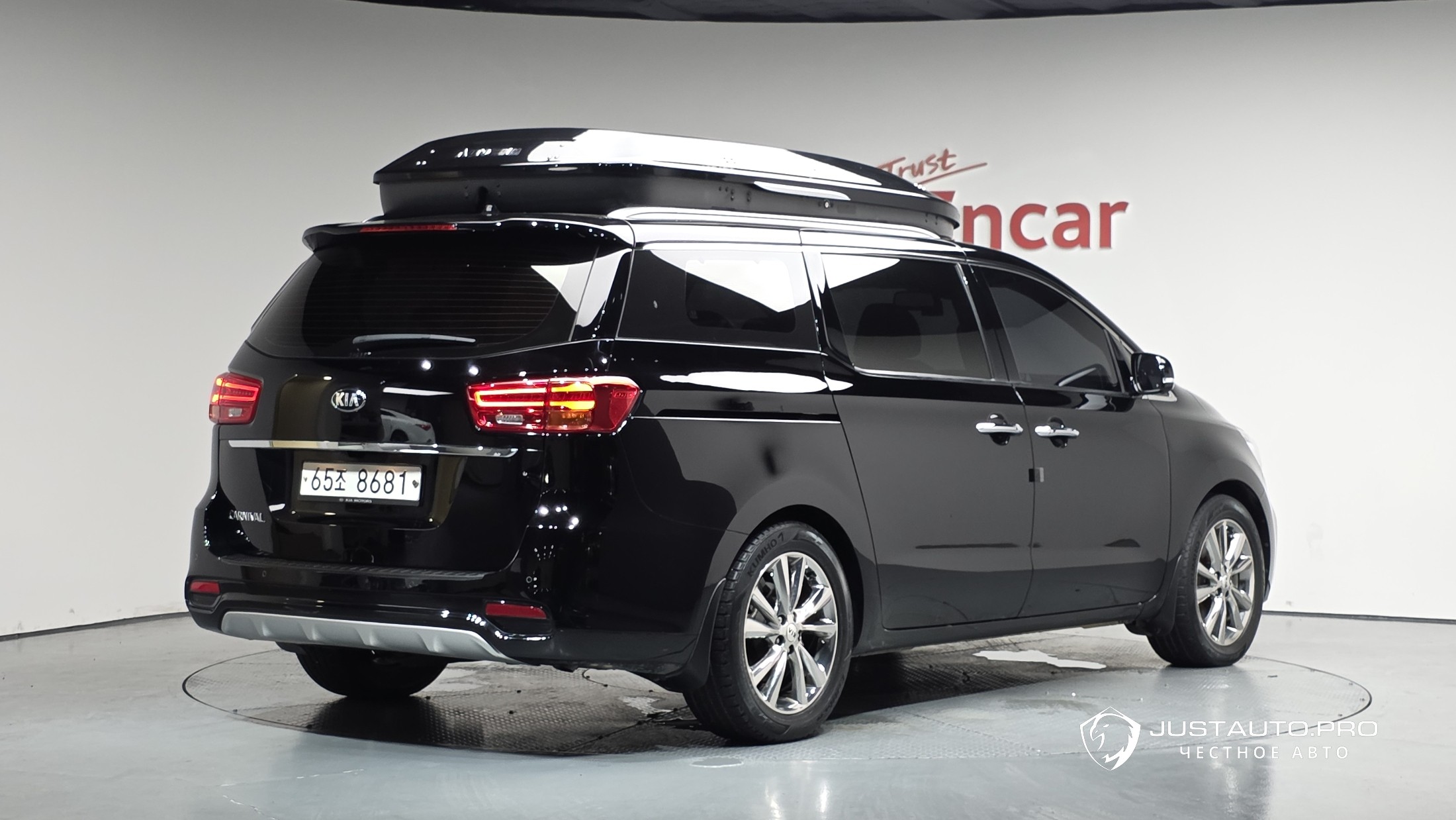 Автомобиль Kia Canival