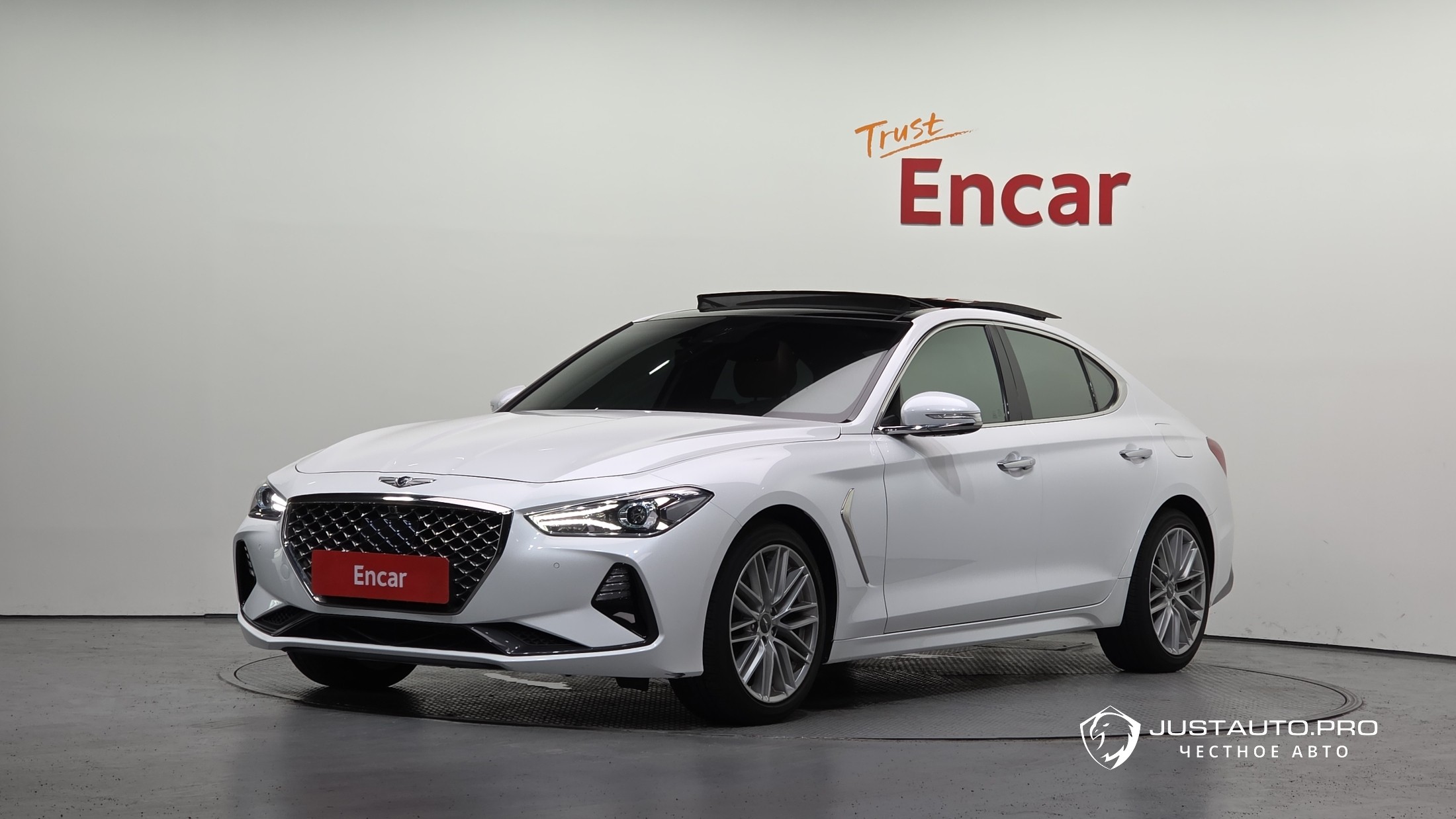 Автомобиль Genesis G70