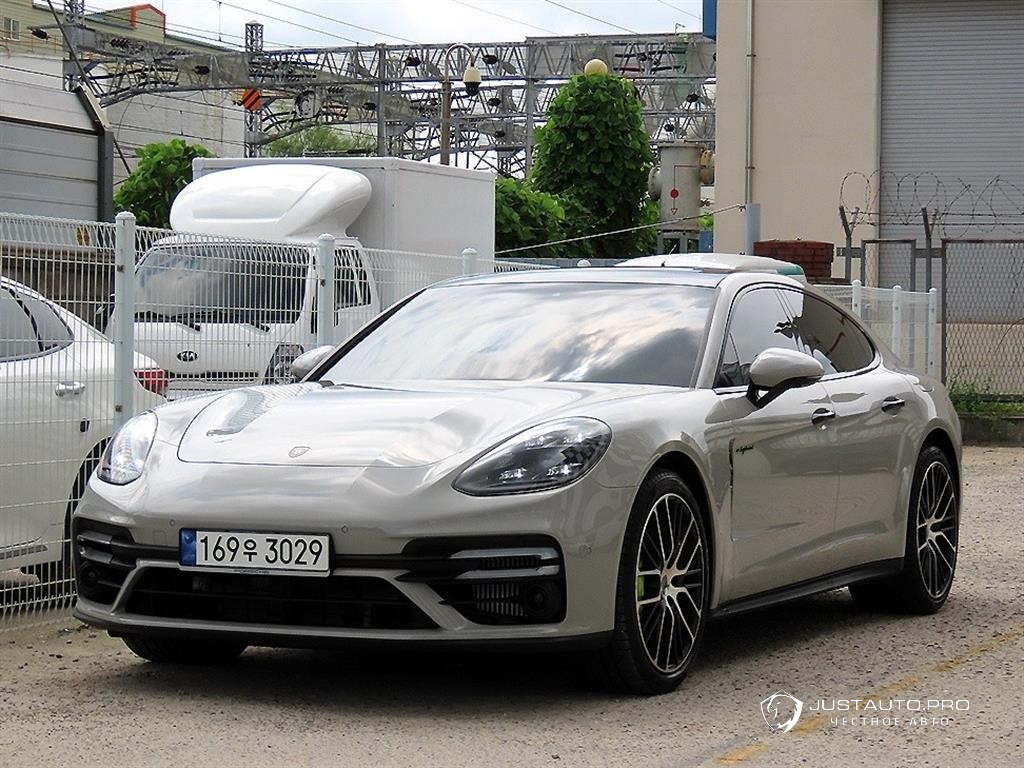 Автомобиль Porsche Panamera