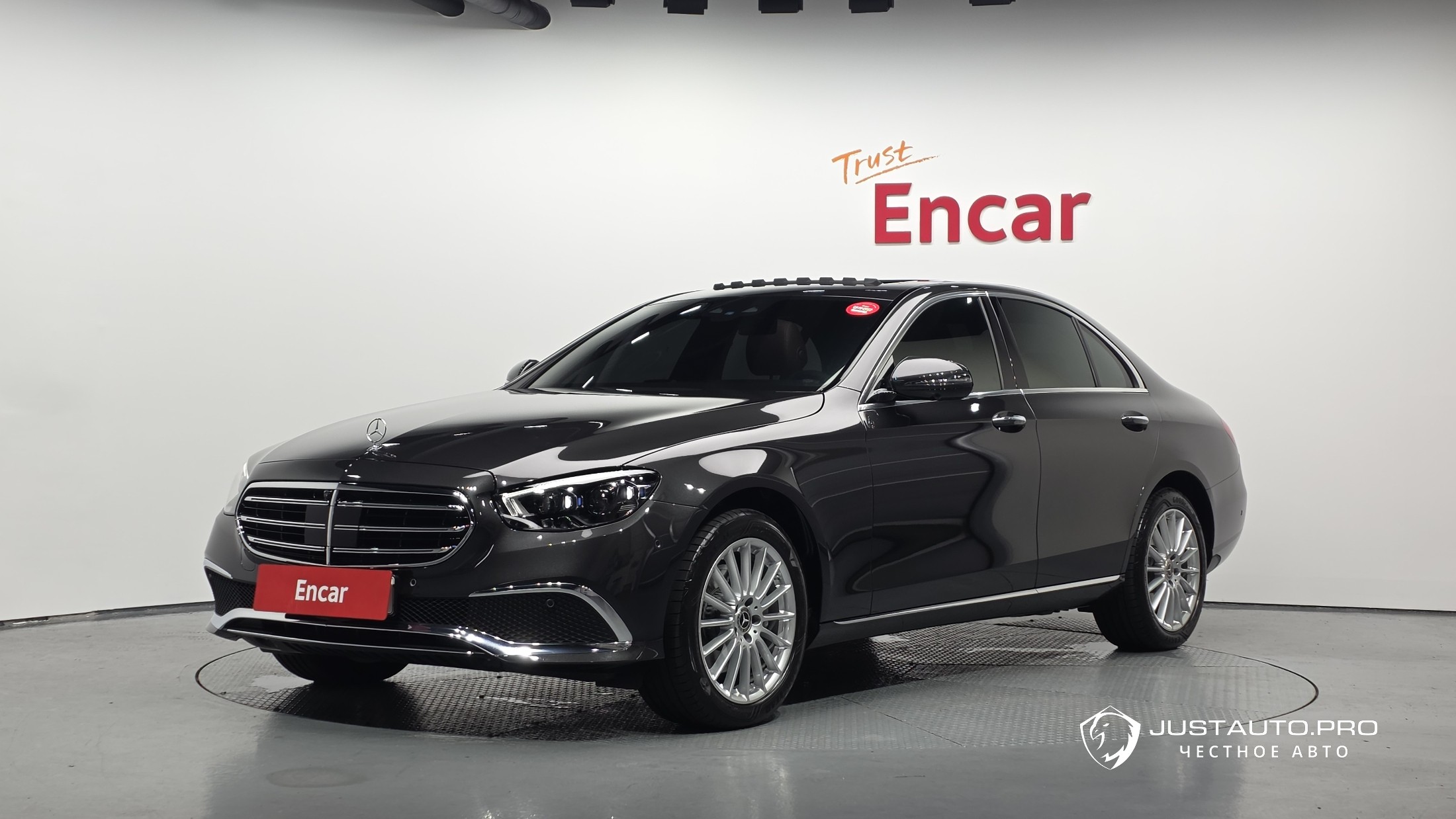Автомобиль Mercedes-Benz E-Class
