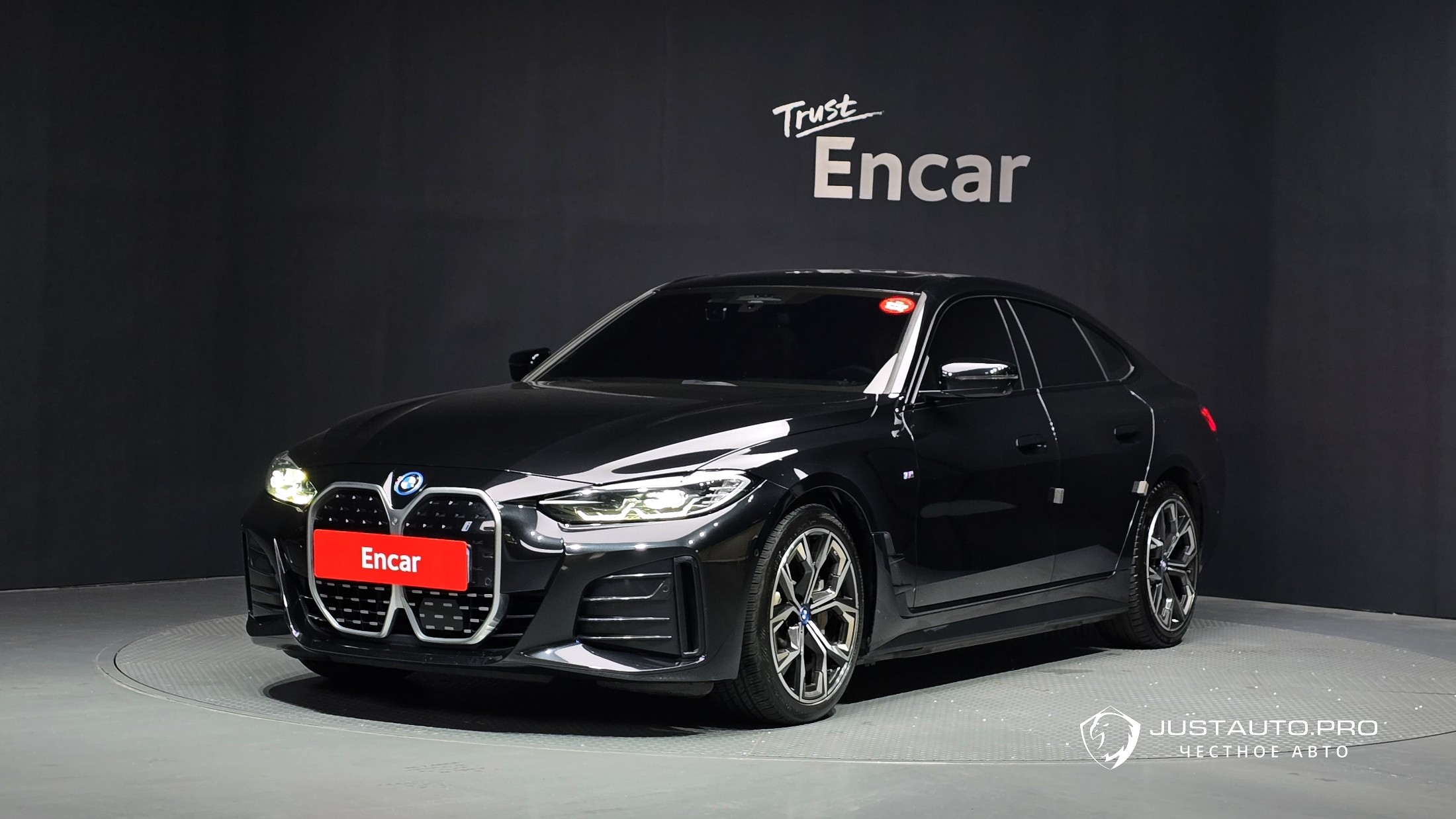 Автомобиль BMW i4