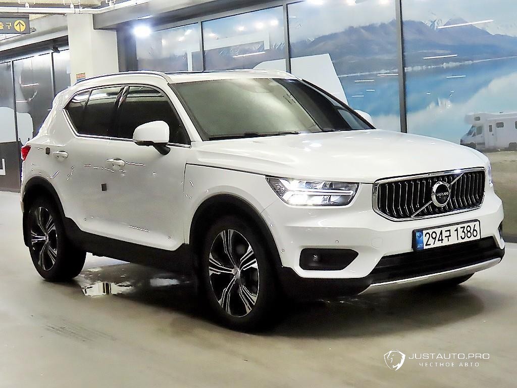Автомобиль Volvo XC40