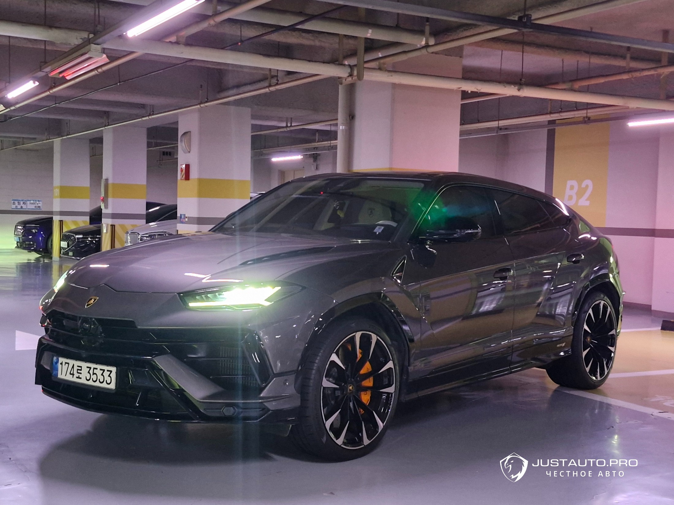 Автомобиль Lamborghini Urus