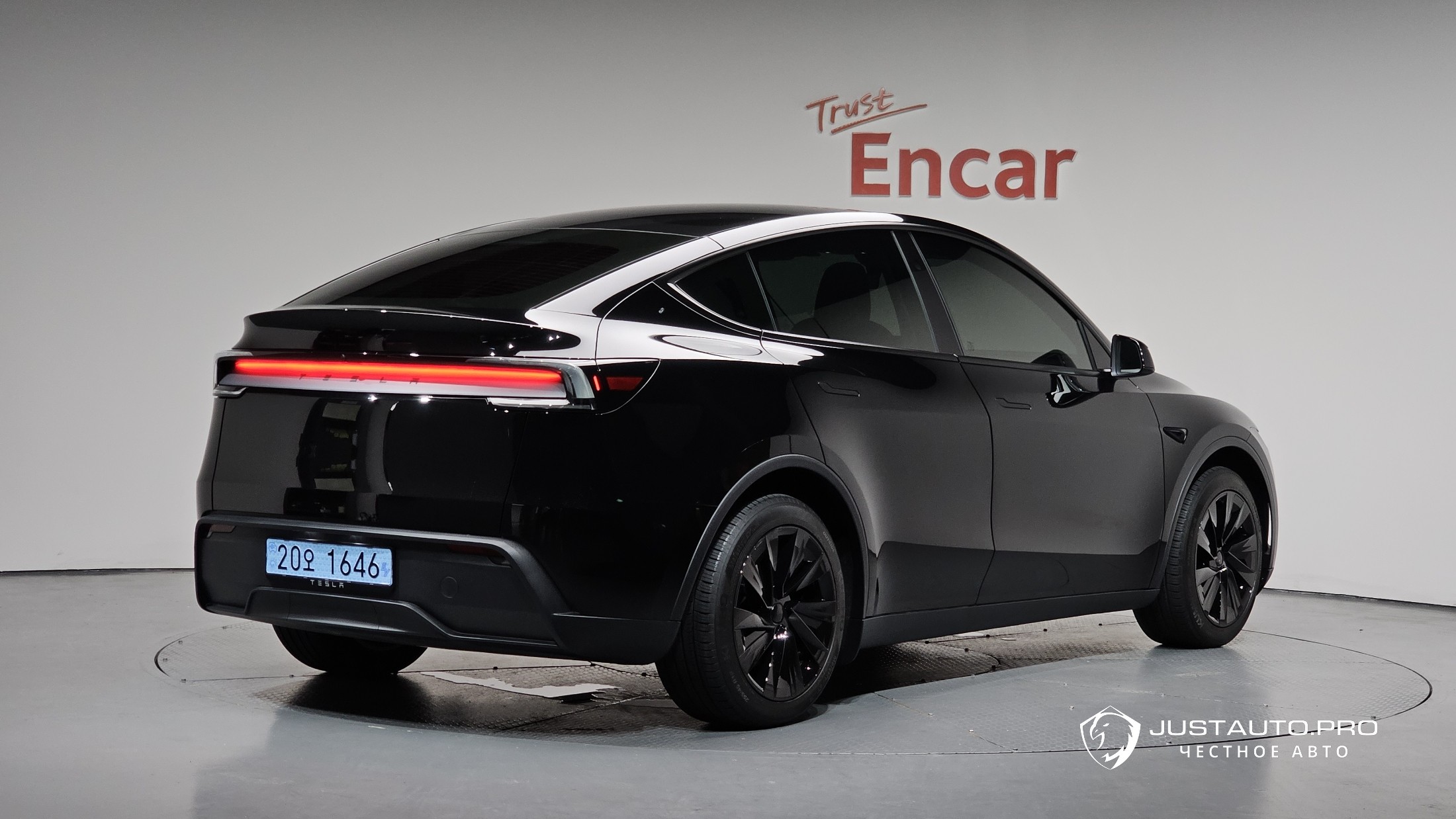 Автомобиль Tesla Model Y