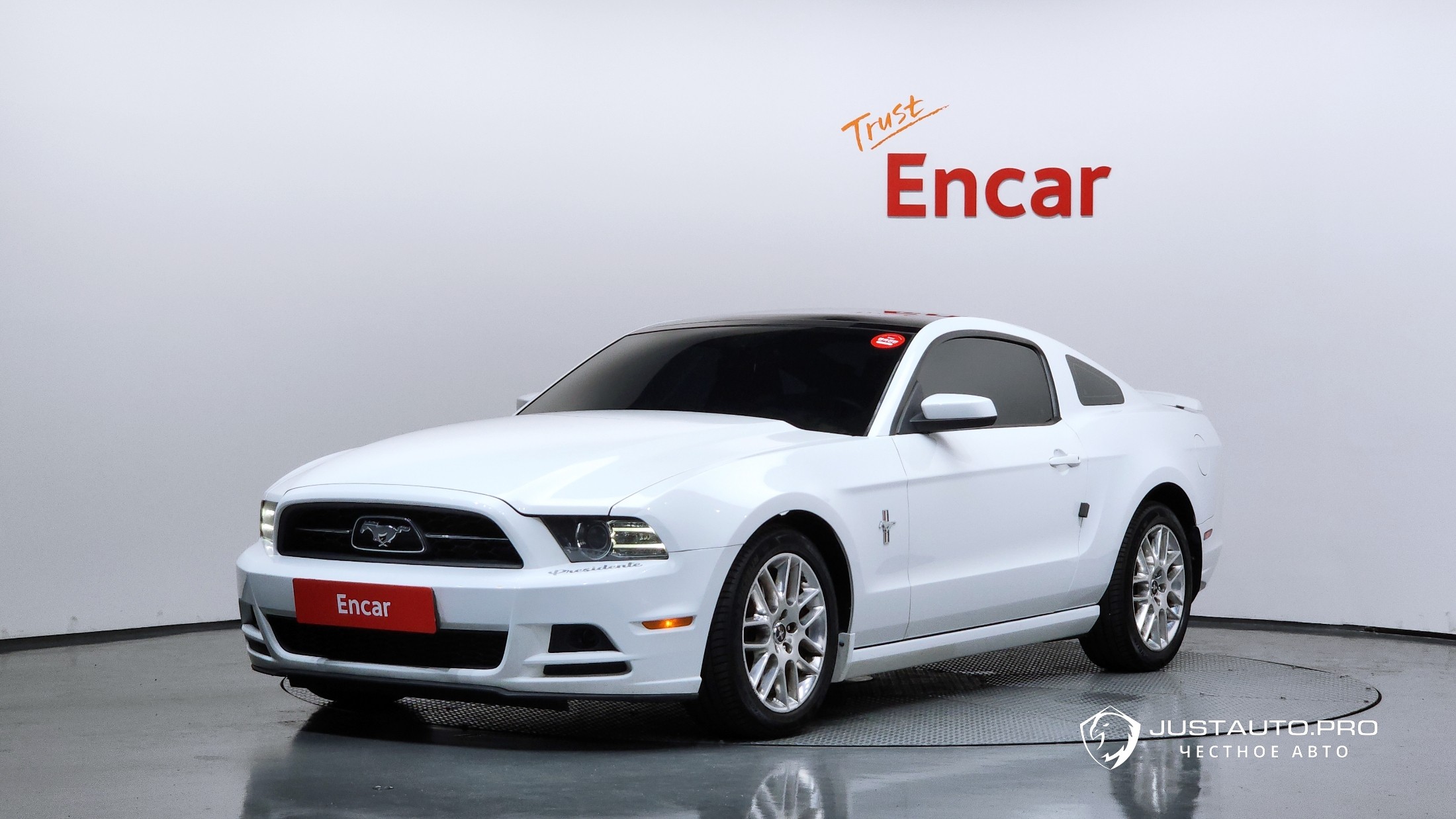 Автомобиль Ford Mustang