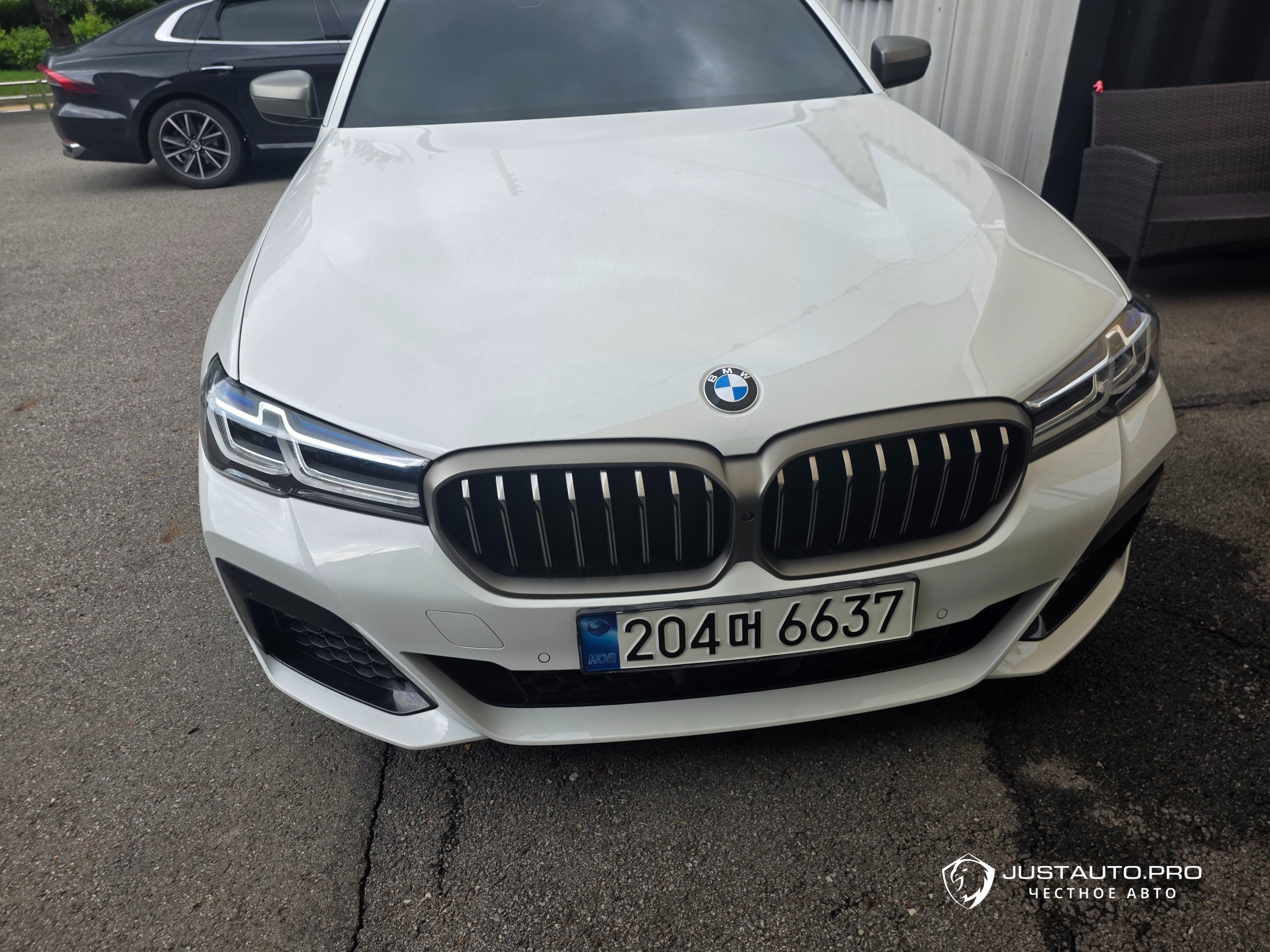 Автомобиль BMW 5-Series