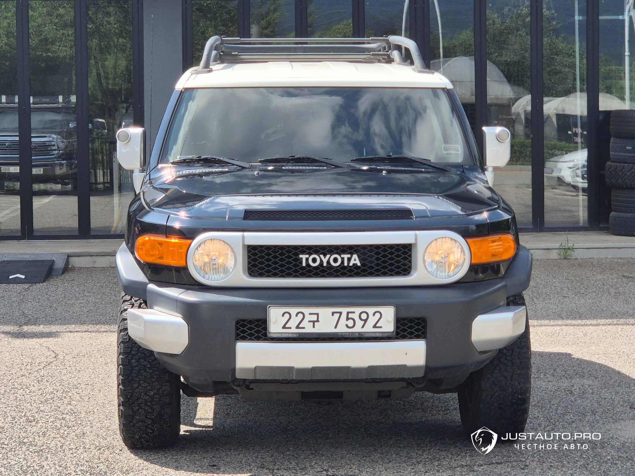 Автомобиль Toyota FJ Cruiser