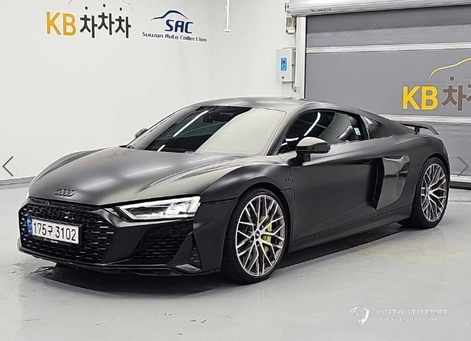 Автомобиль Audi R8