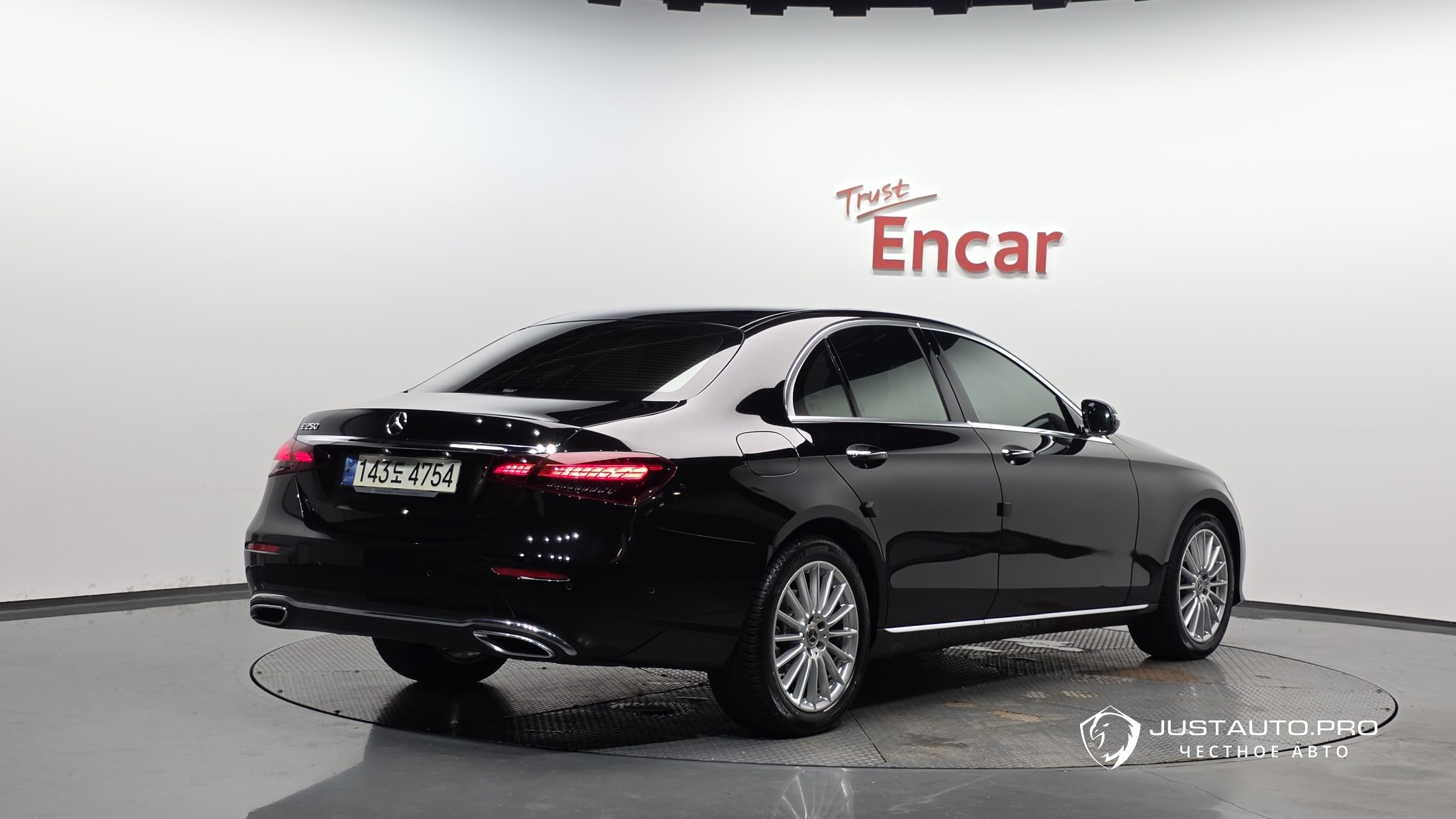 Автомобиль Mercedes-Benz E-Class