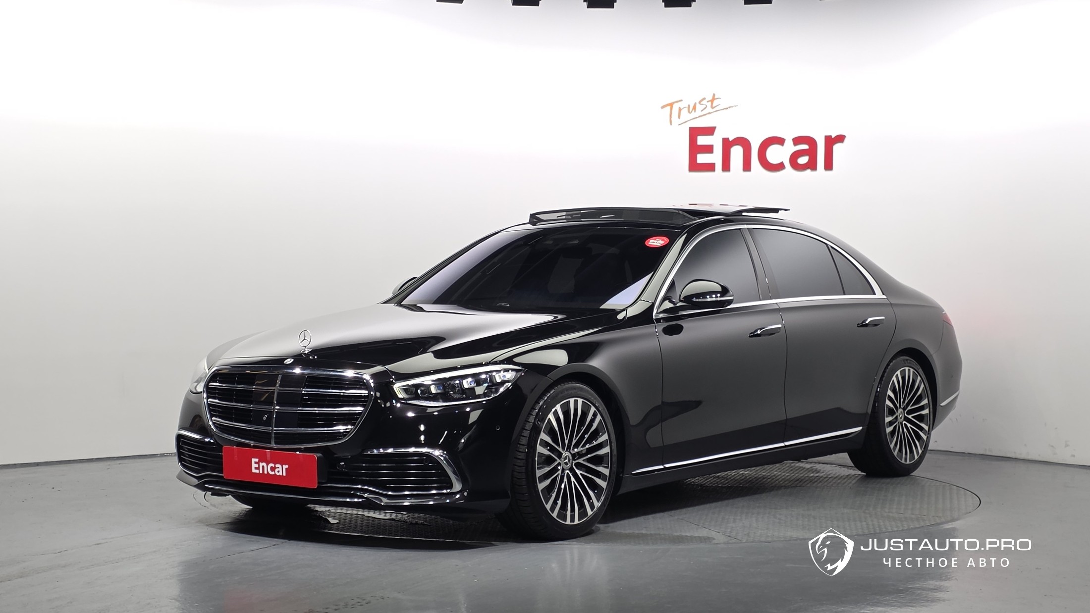 Автомобиль Mercedes-Benz S-Class
