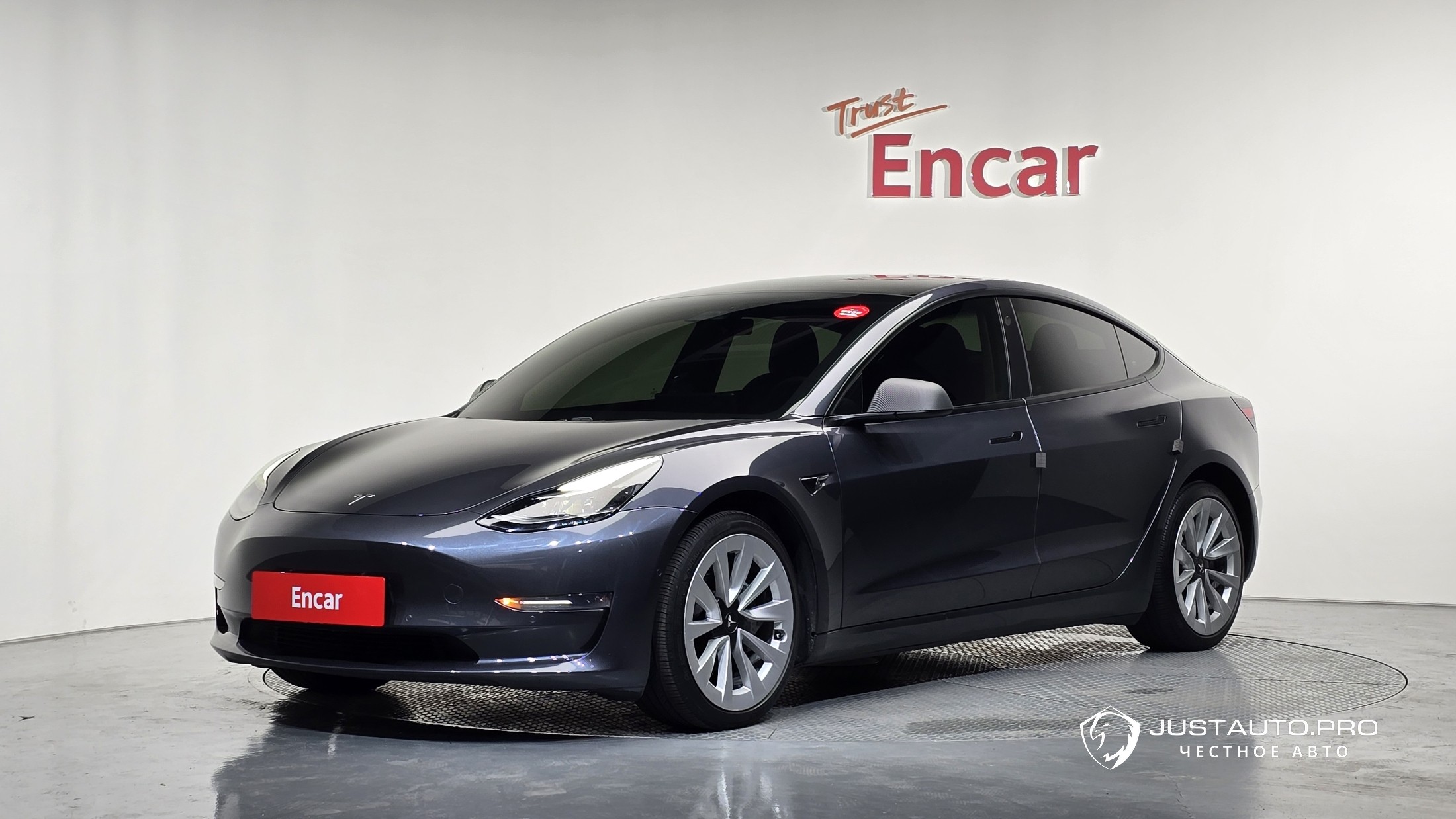 Автомобиль Tesla Model 3