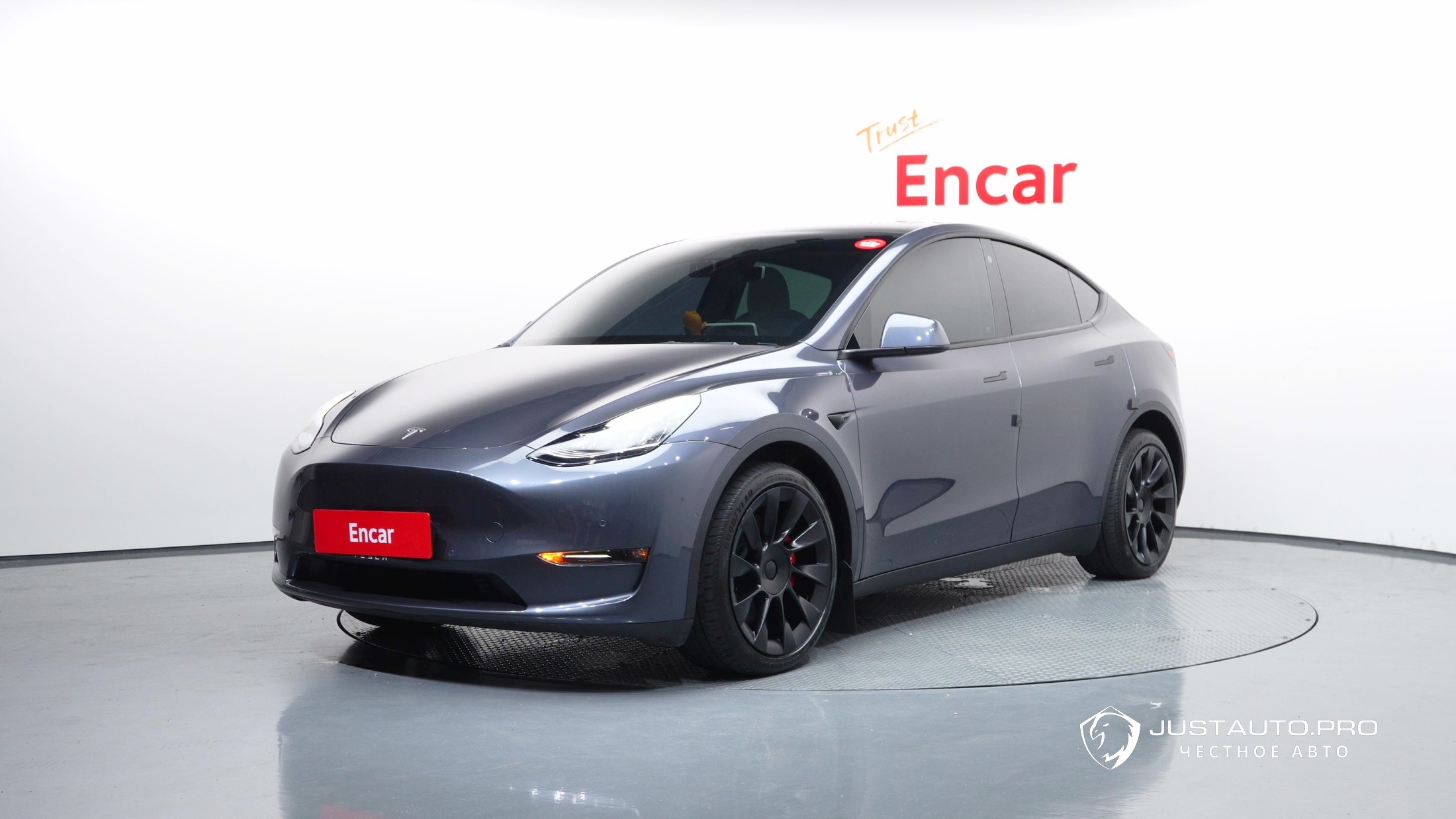 Автомобиль Tesla Model Y
