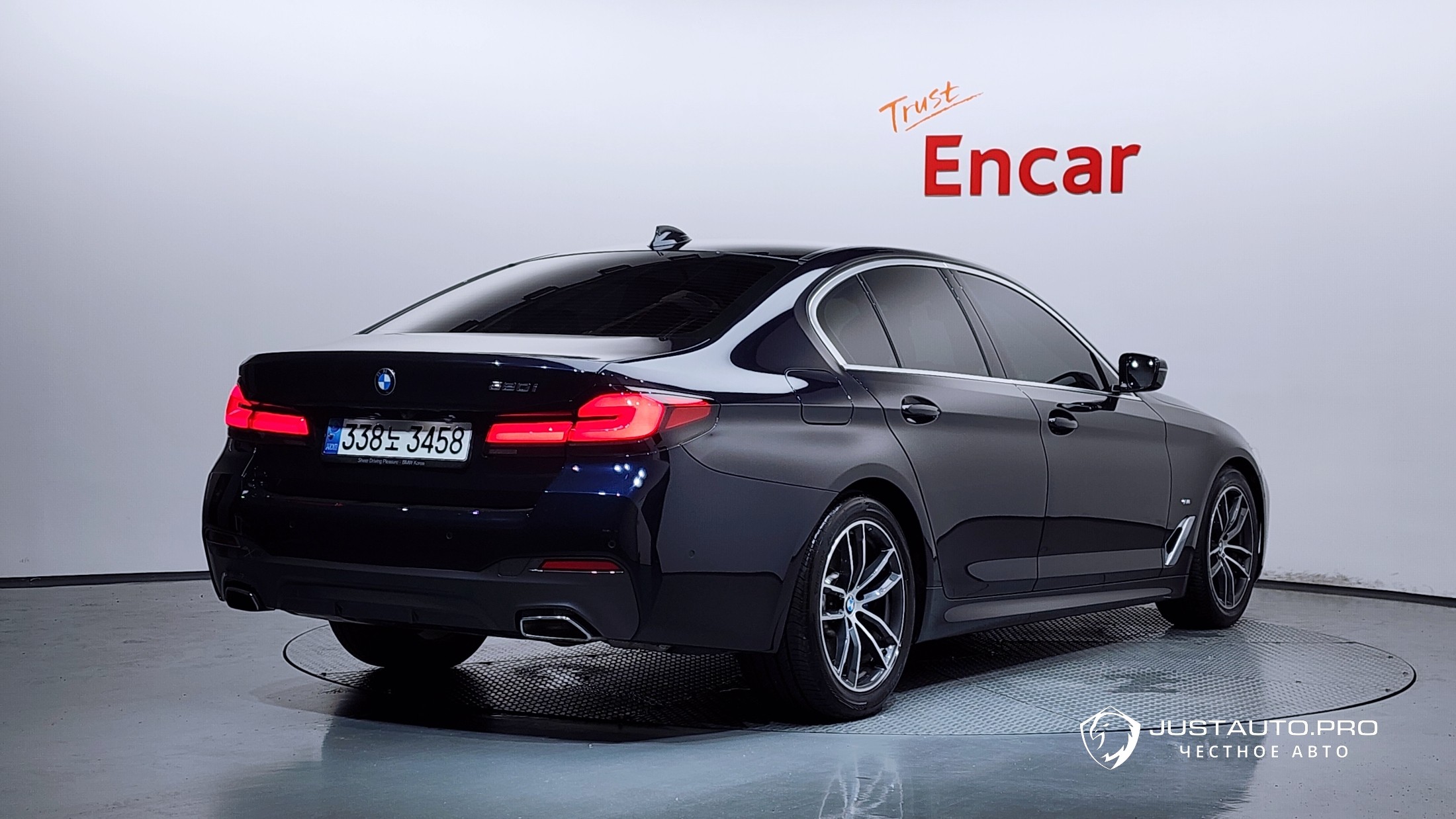 Автомобиль BMW 5-Series