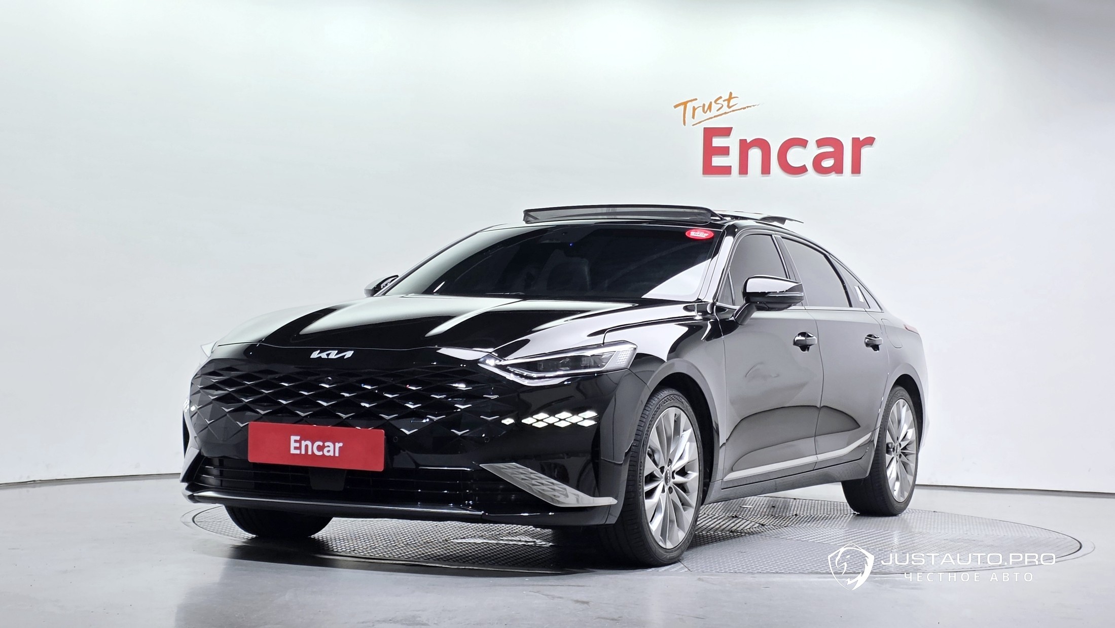 Автомобиль Kia K8