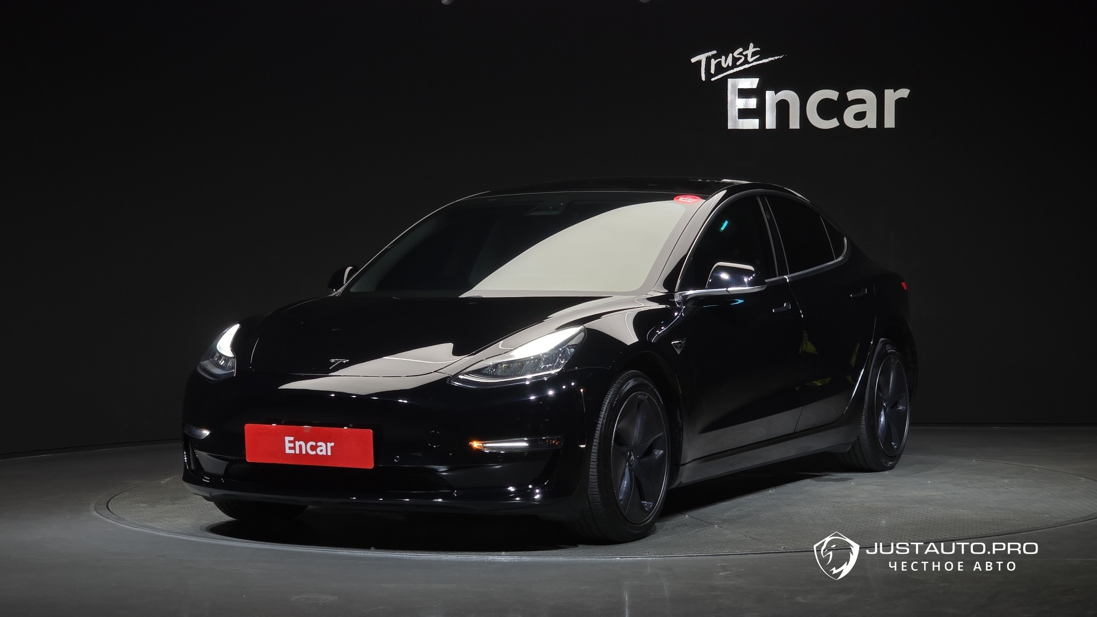 Автомобиль Tesla Model 3