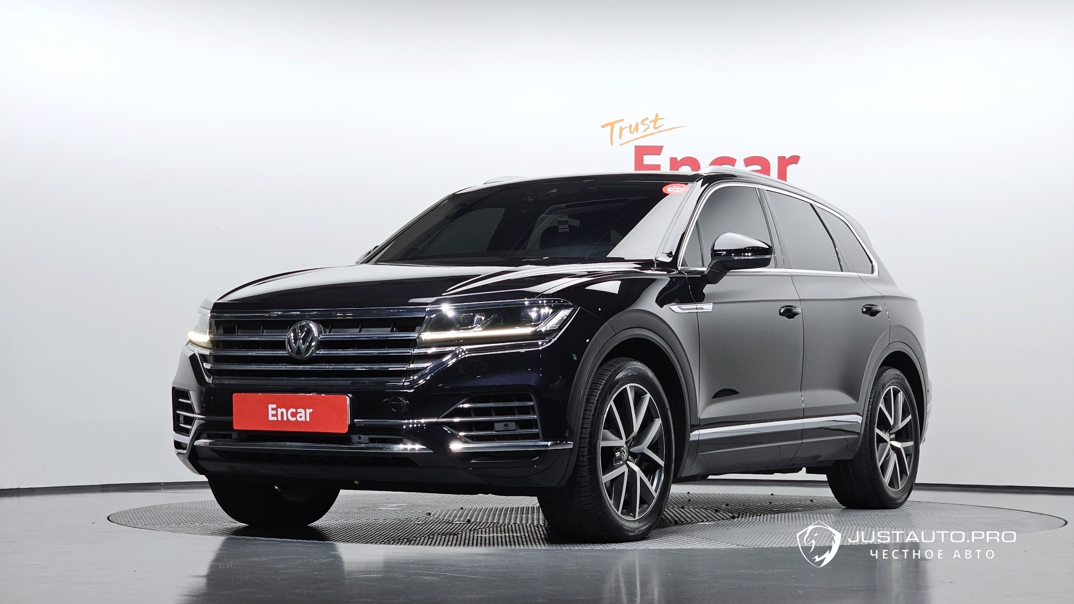 Автомобиль Volkswagen Touareg