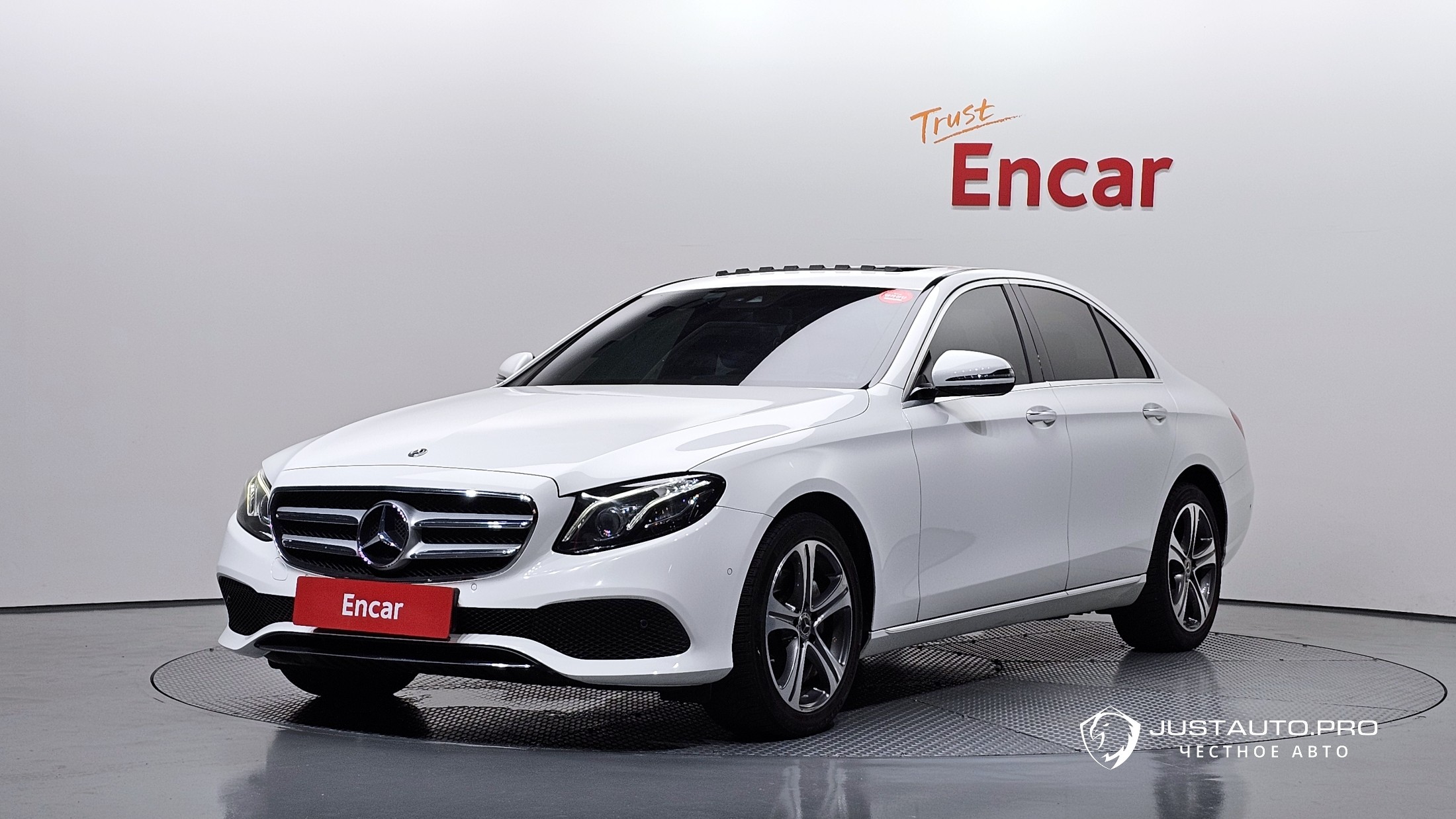 Автомобиль Mercedes-Benz E-Class