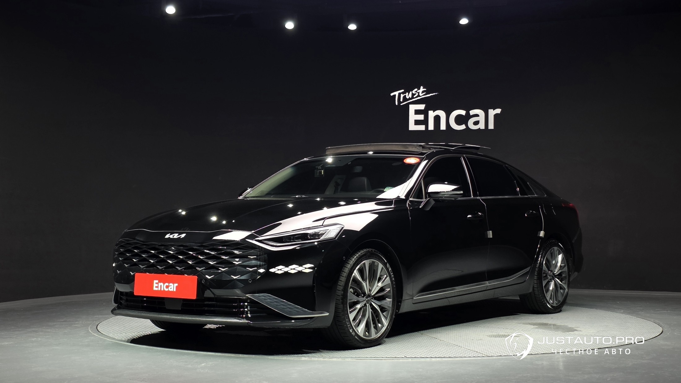 Автомобиль Kia K8