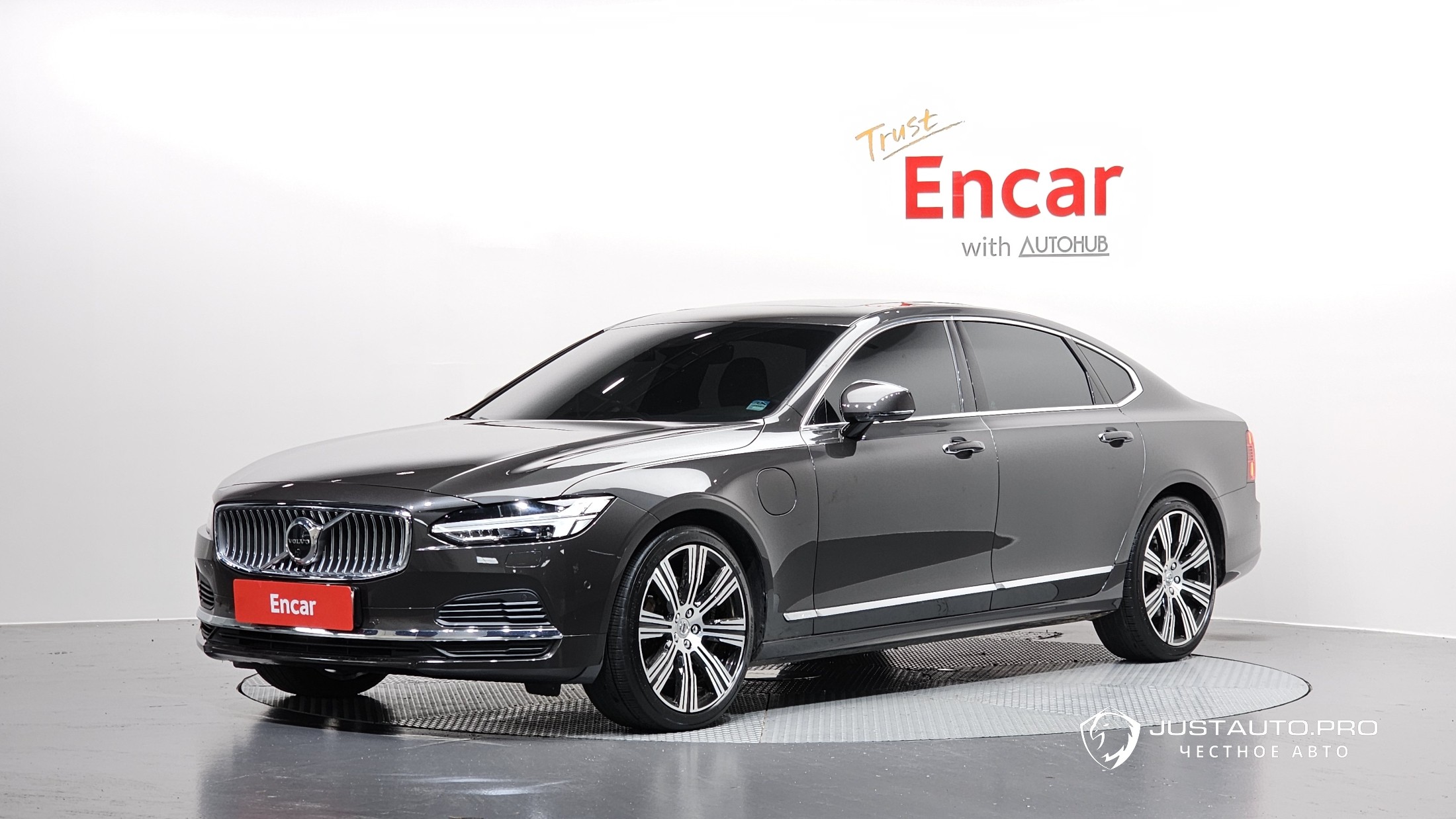 Автомобиль Volvo S90