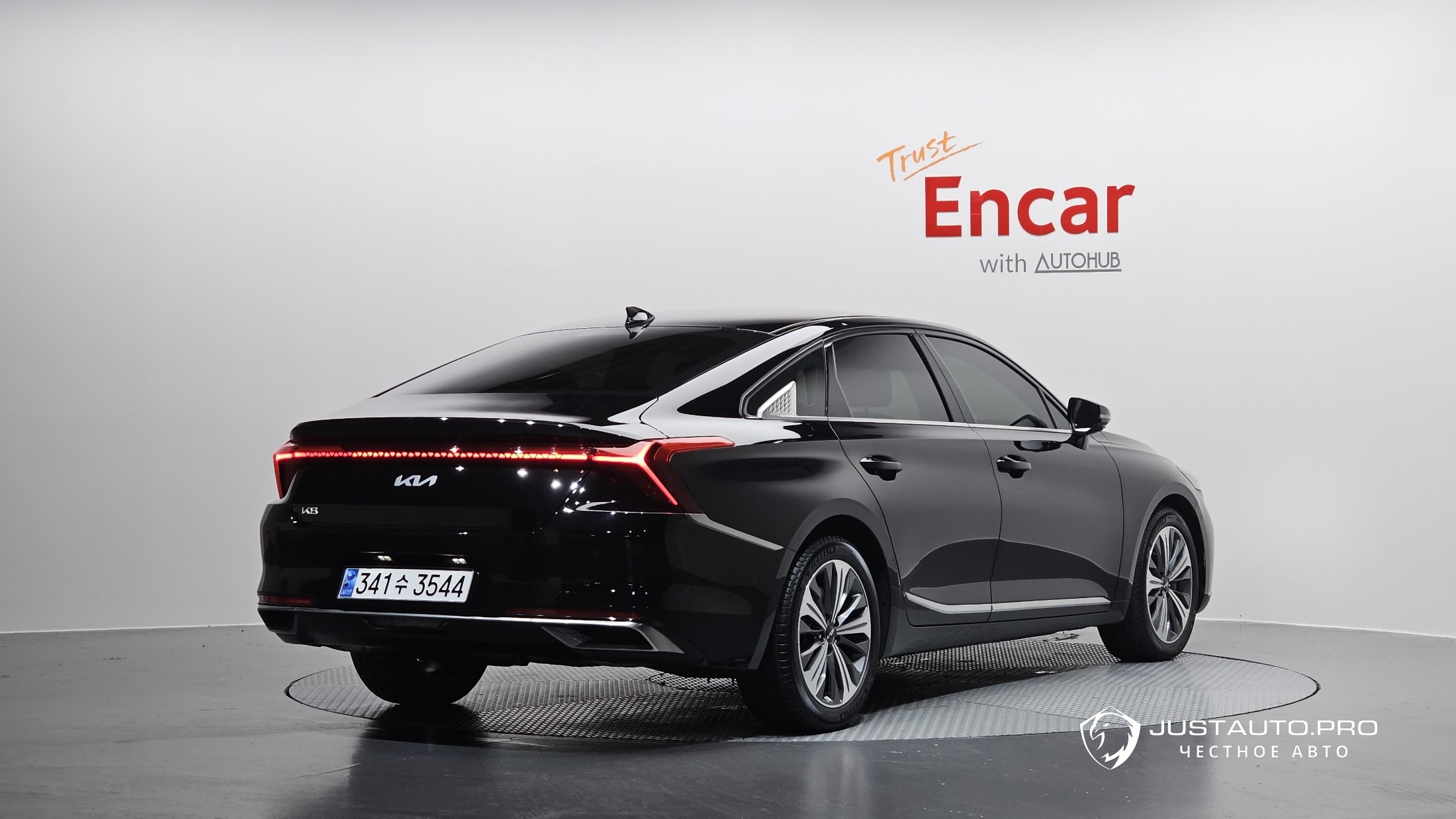 Автомобиль Kia K8