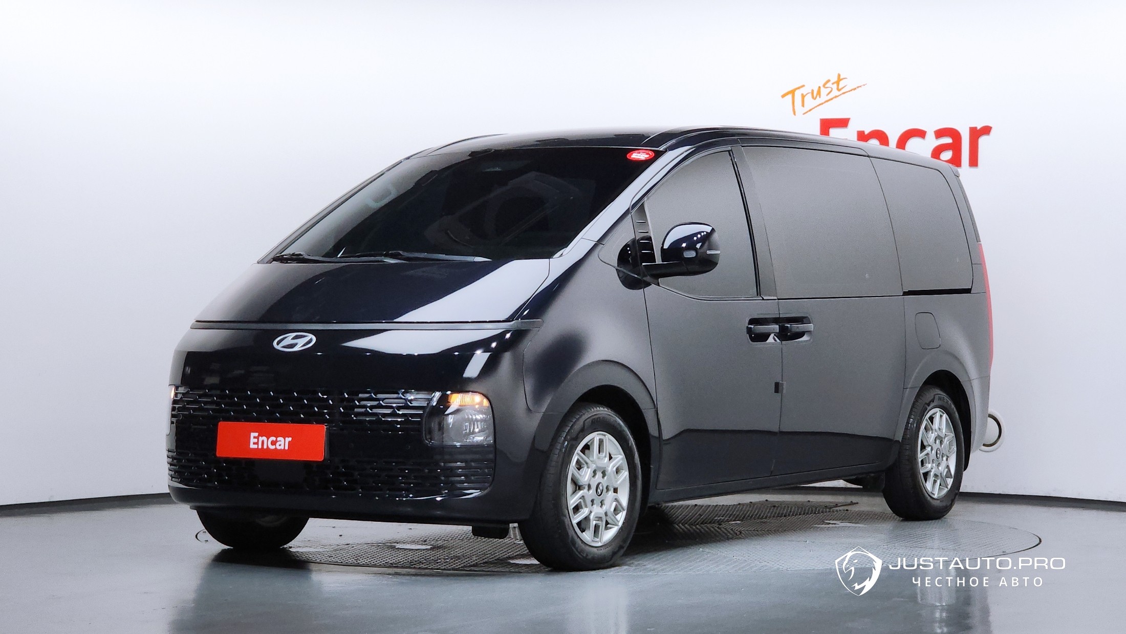 Автомобиль Hyundai Staria