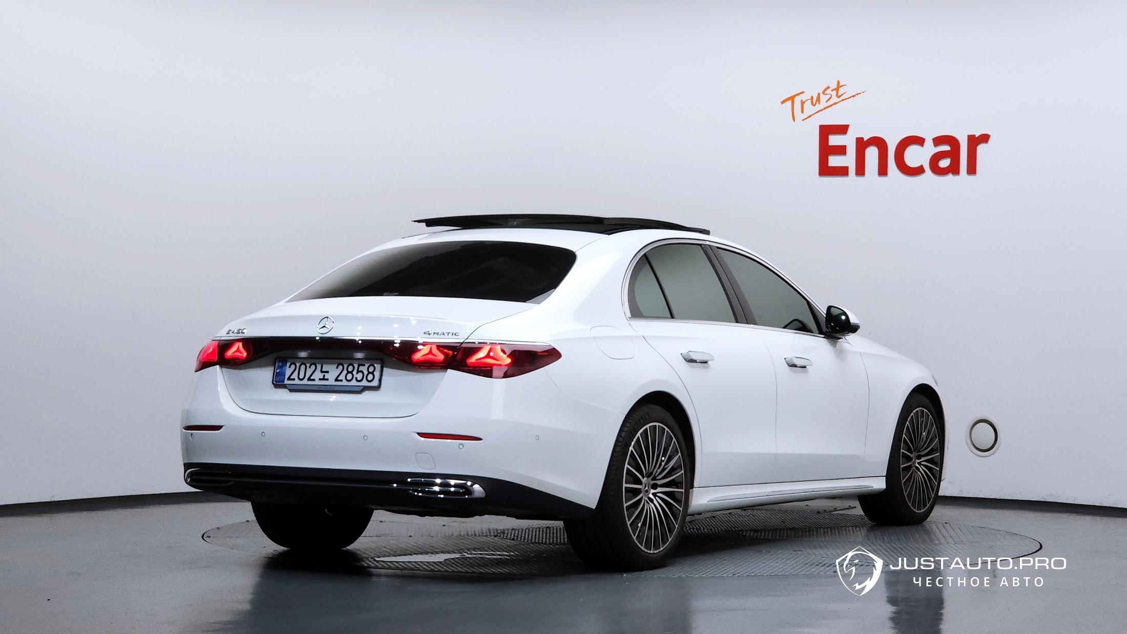 Автомобиль Mercedes-Benz E-Class