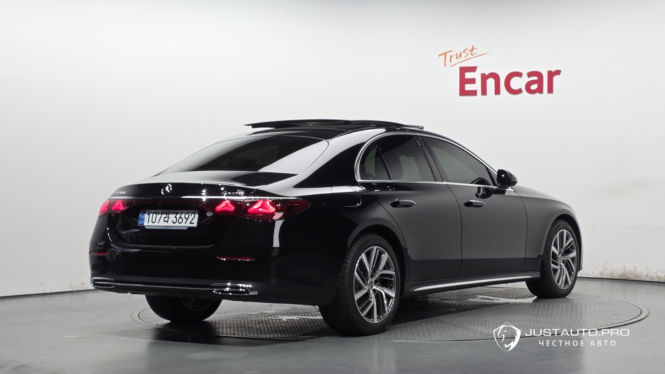 Автомобиль Mercedes-Benz E-Class
