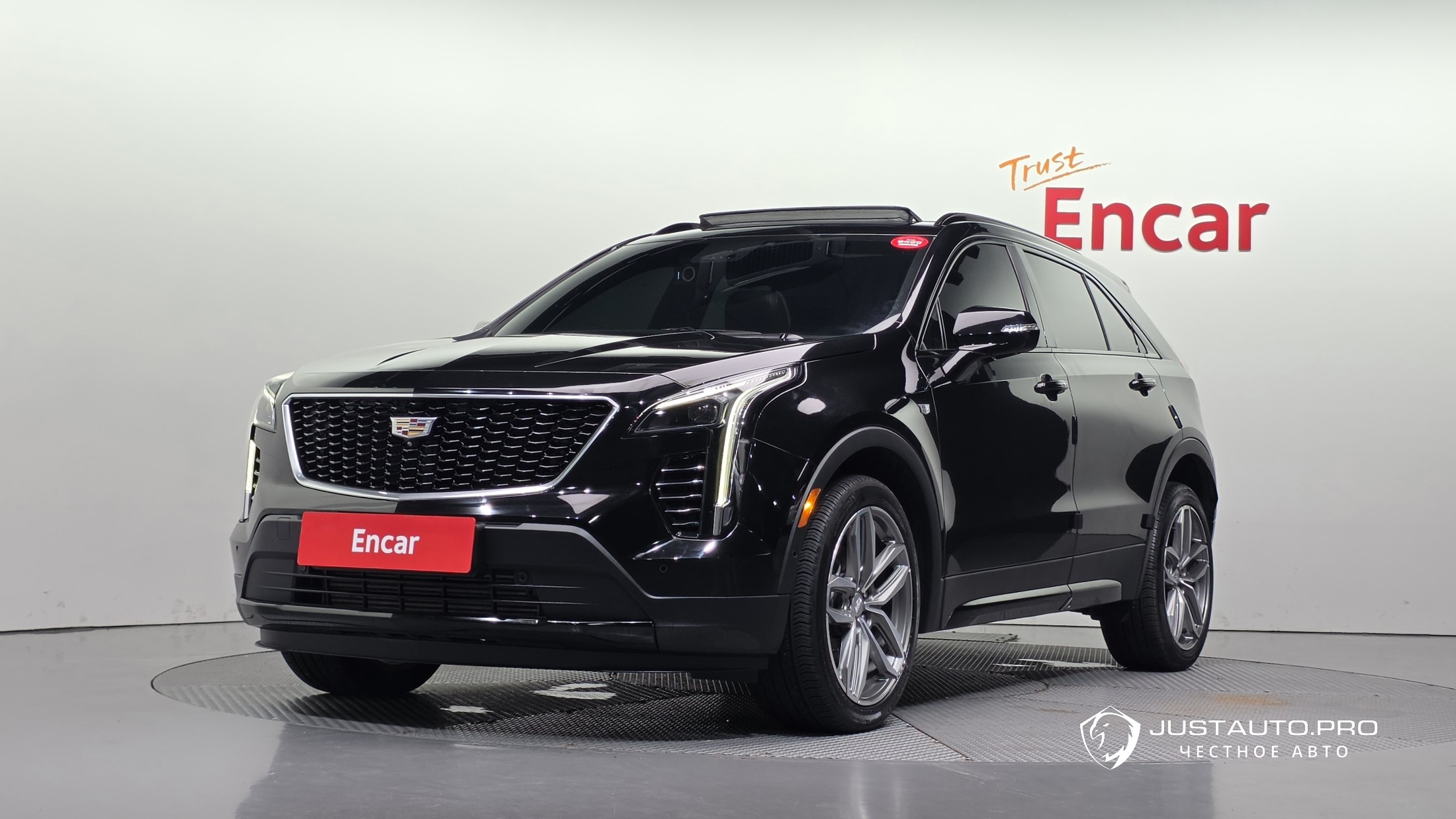 Автомобиль Cadillac XT4