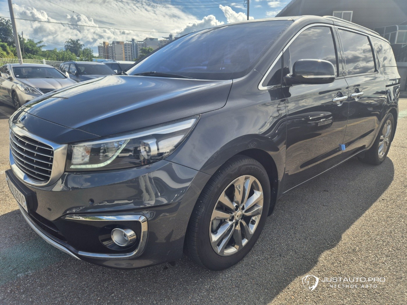 Автомобиль Kia Canival