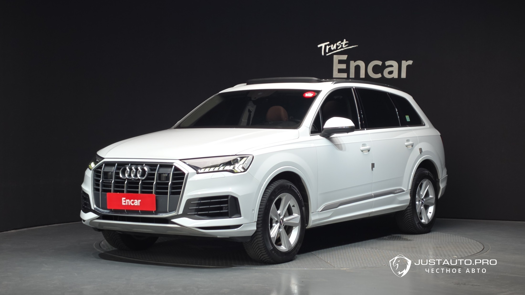 Автомобиль Audi Q7
