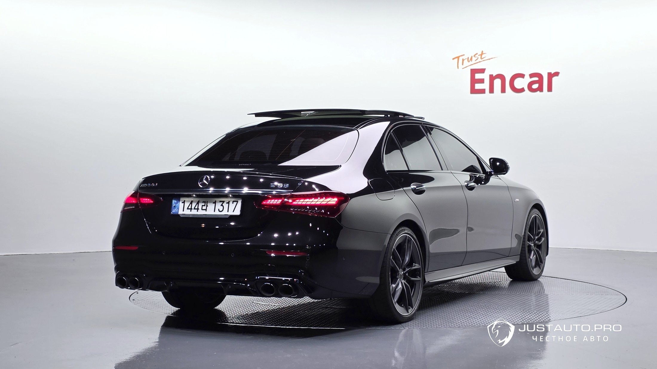 Автомобиль Mercedes-Benz E-Class