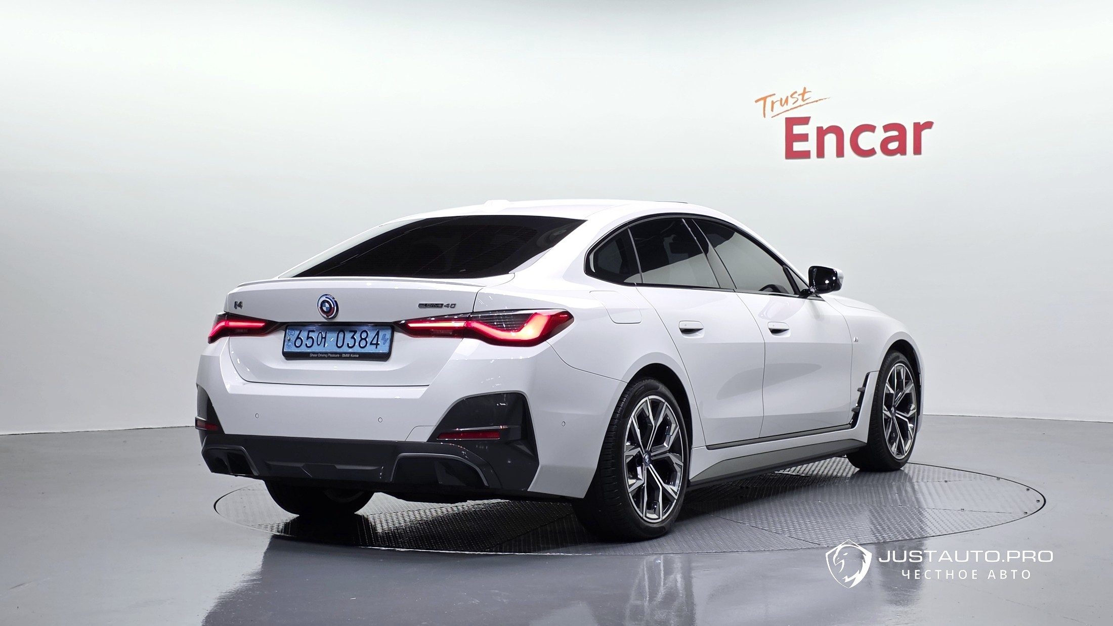 Автомобиль BMW i4
