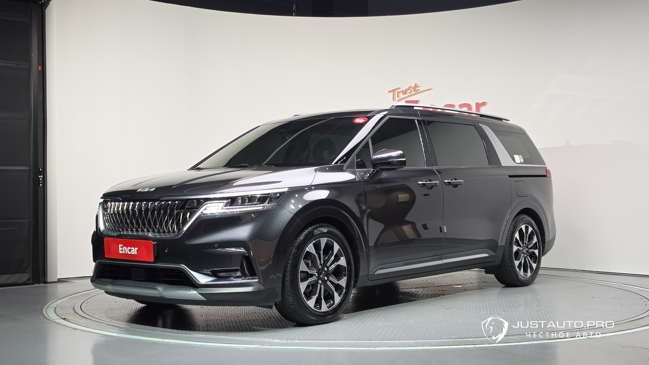 Автомобиль Kia Canival