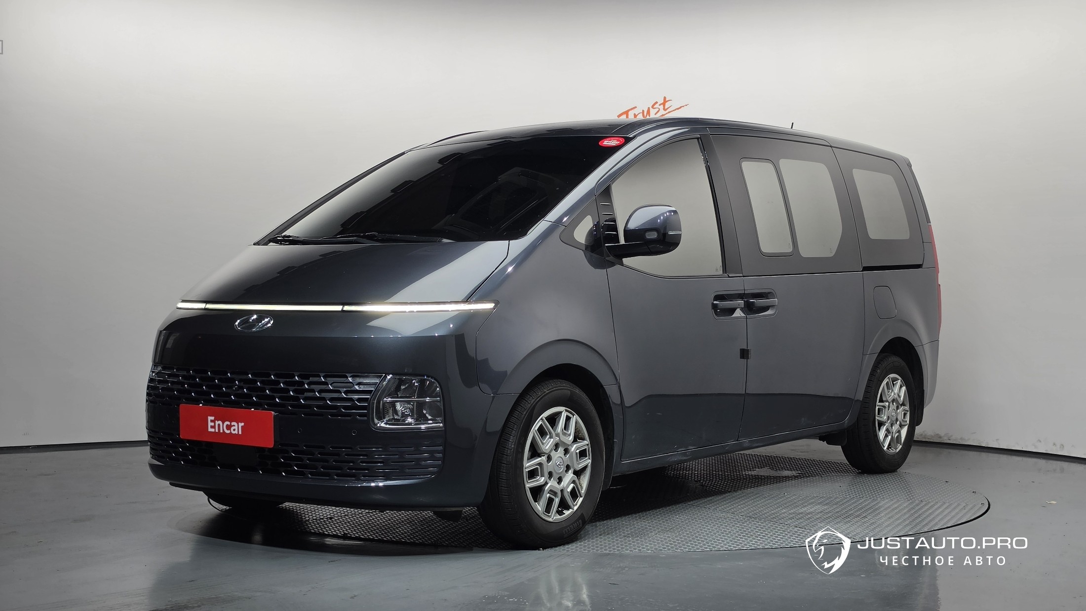 Автомобиль Hyundai Staria