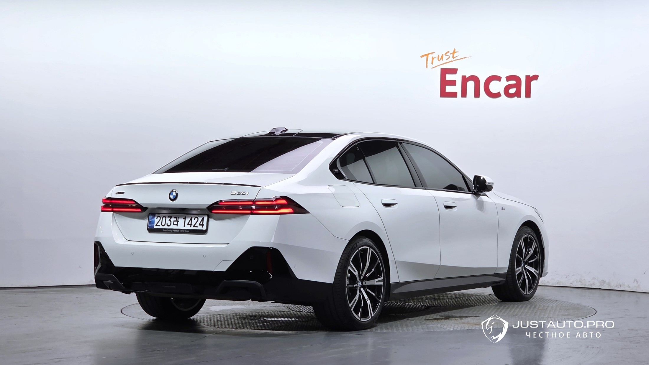 Автомобиль BMW 5-Series