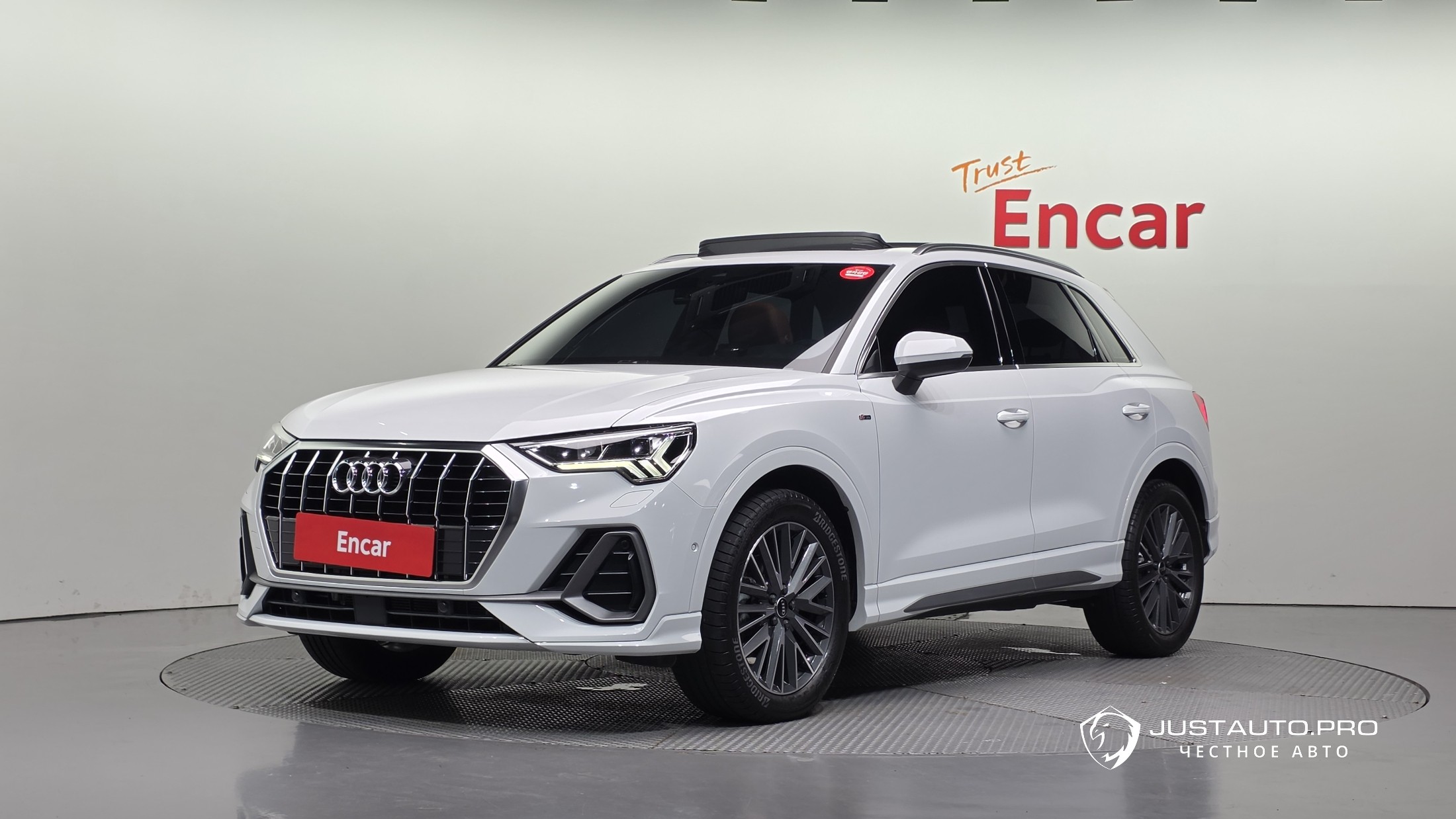 Автомобиль Audi Q3