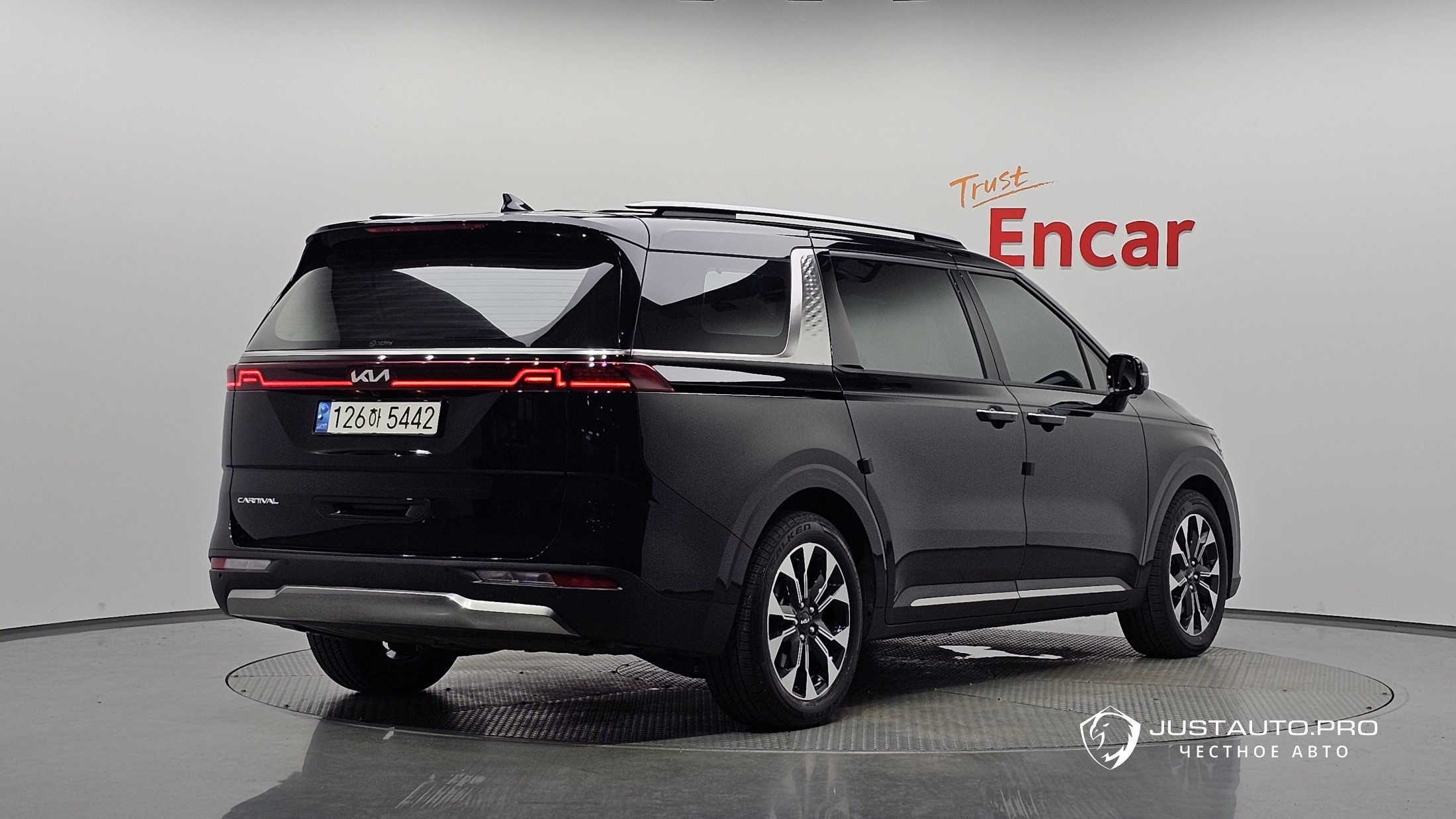 Автомобиль Kia Canival