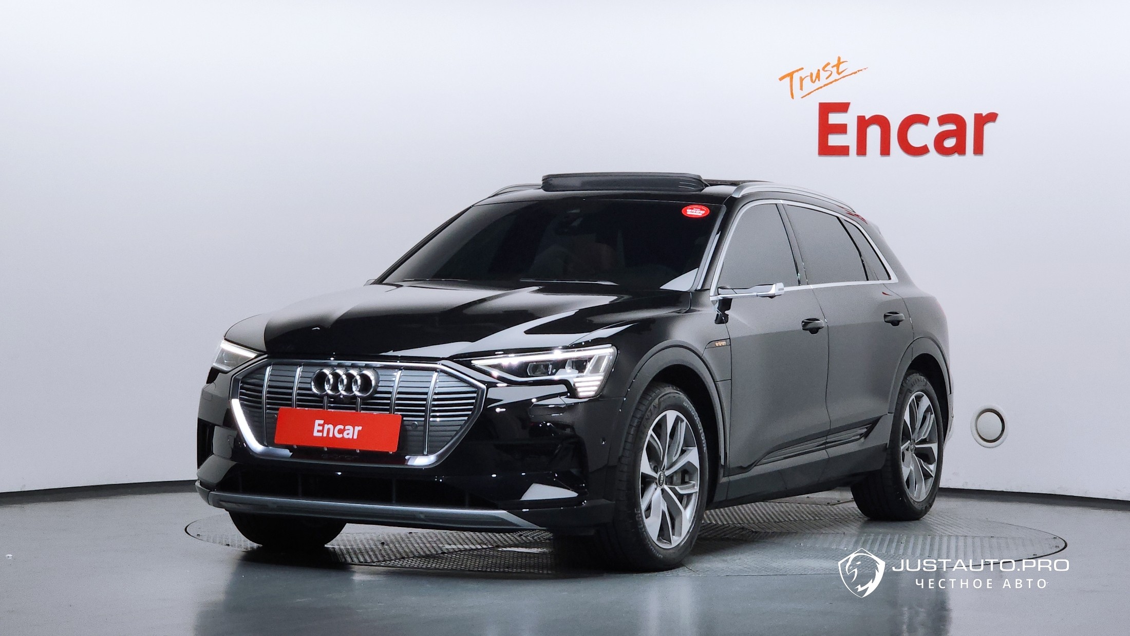 Автомобиль Audi e-tron