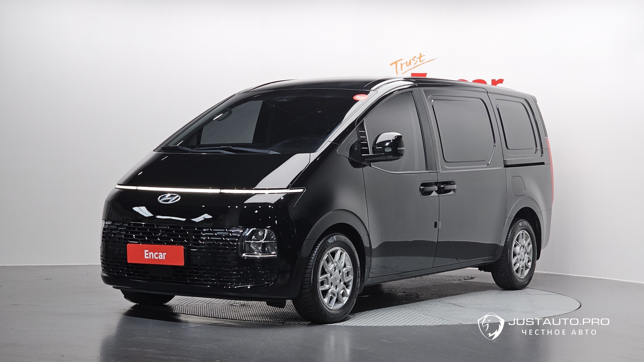 Автомобиль Hyundai Staria